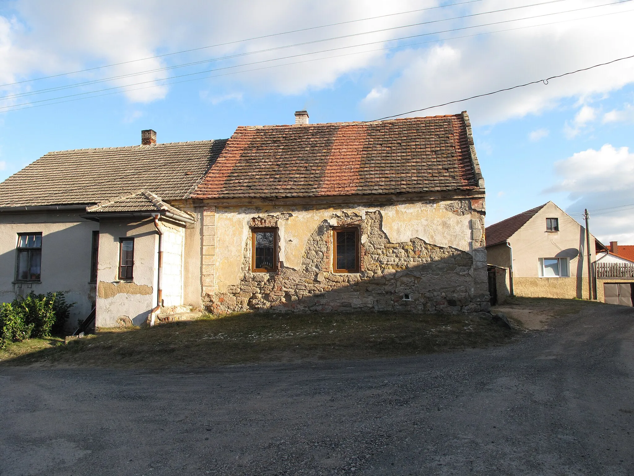 Photo showing: Houses in Tuřany village, Kladno District, Czech Republic.