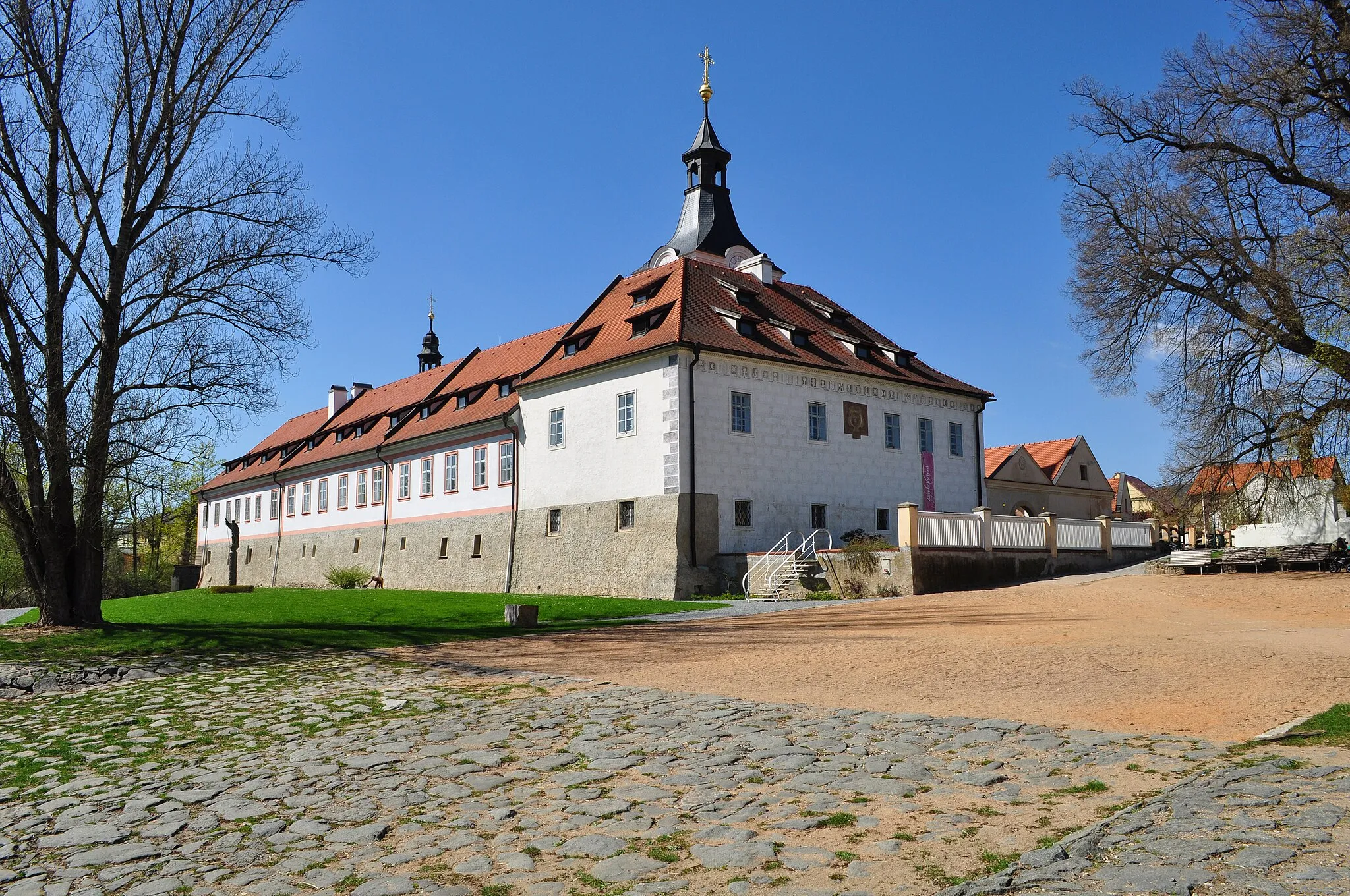 Photo showing: Dobřichovice Castle - view from the river