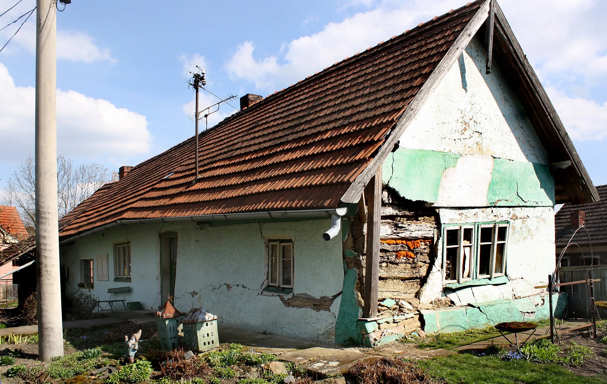 Photo showing: Old house in Židovice village, Czech Republic