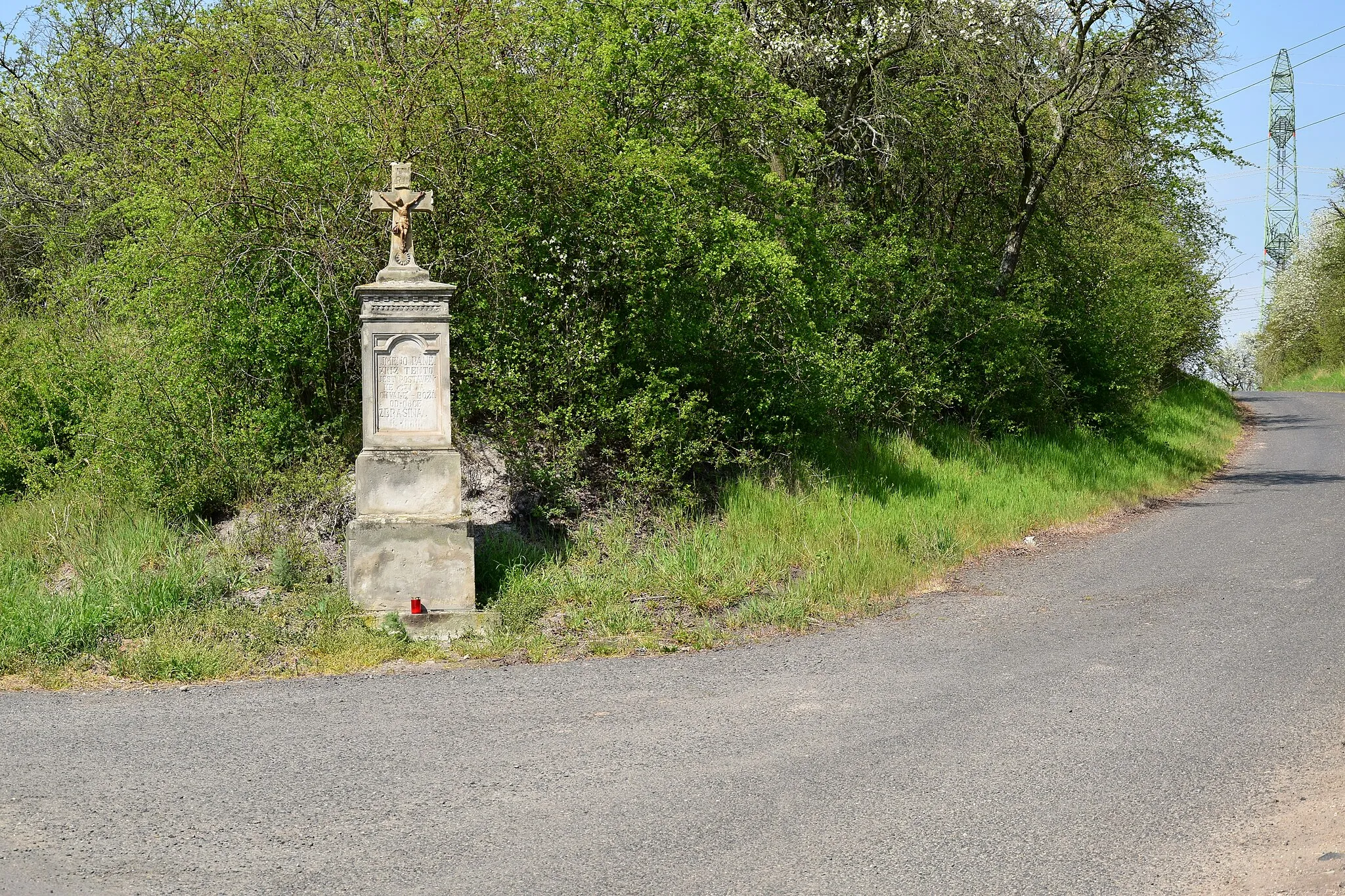 Photo showing: Zbrašín – kříž u rozcestí nad vesnicí