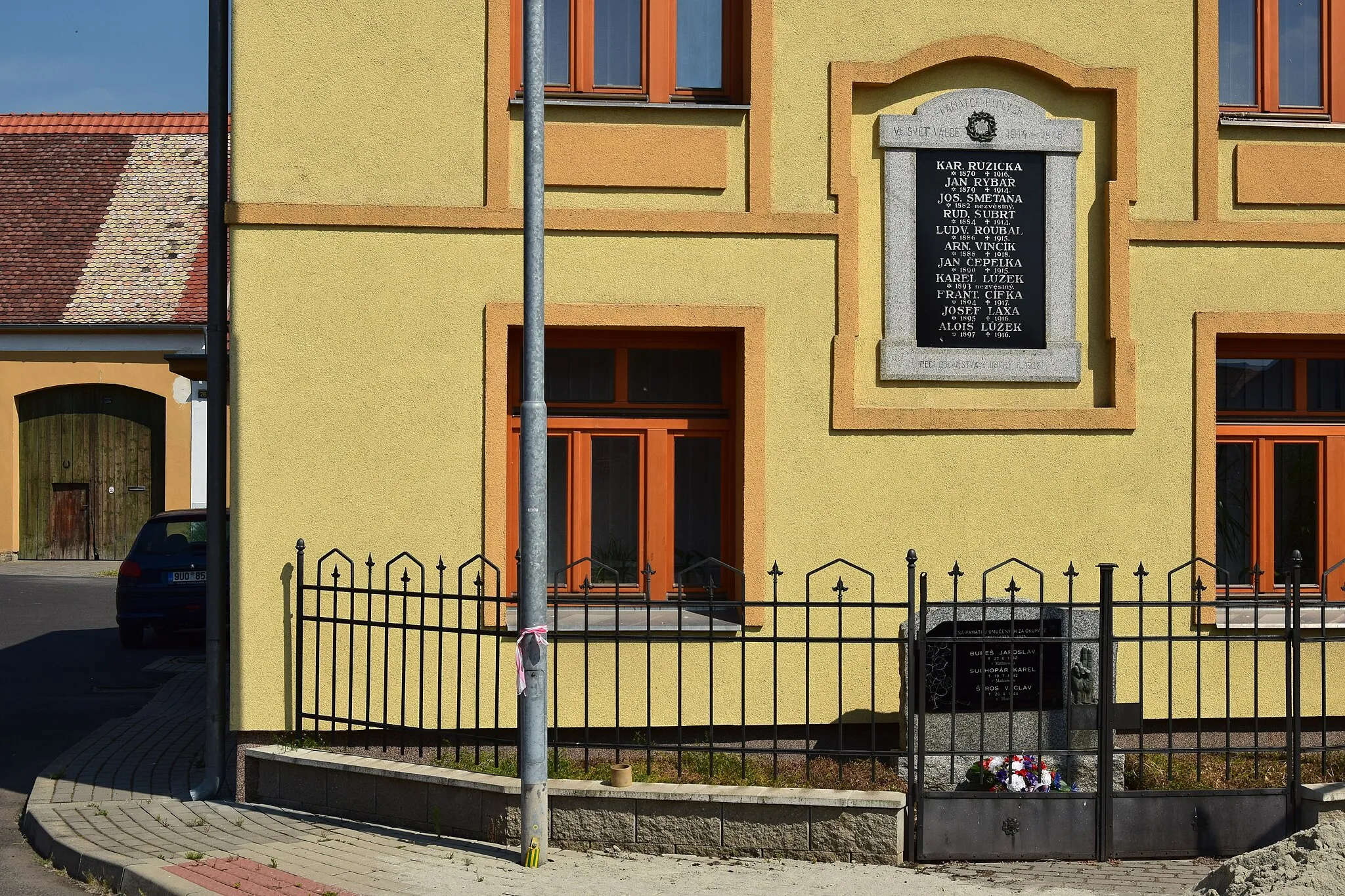 Photo showing: Obora – pamětní deska obětem první světové války na budově obecního úřadu