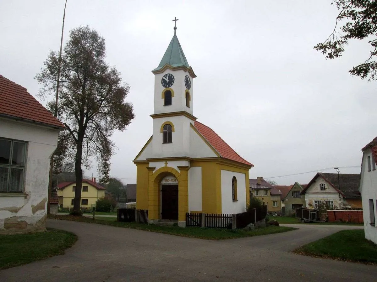 Photo showing: Chapel in Hornosín in Strakonice District – entry no. 8514.