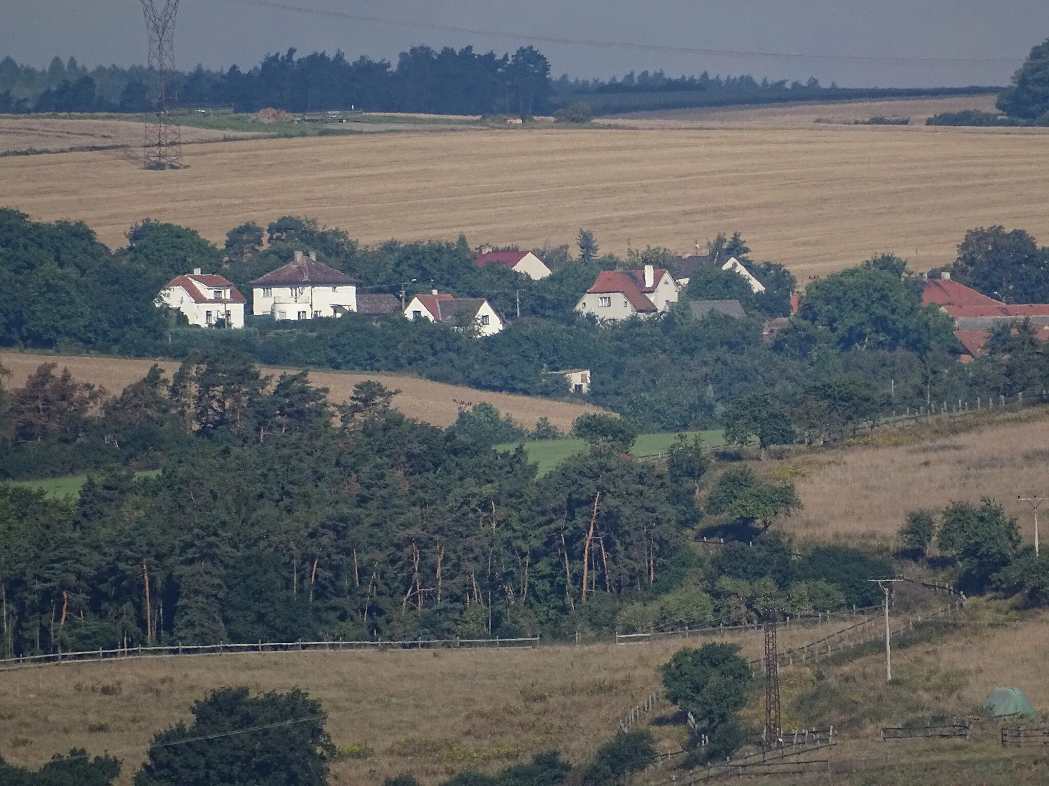 Photo showing: Chříč, Plzeň-North District, en:Plzeň Region, the Czech Republic. A view from Kamenná.