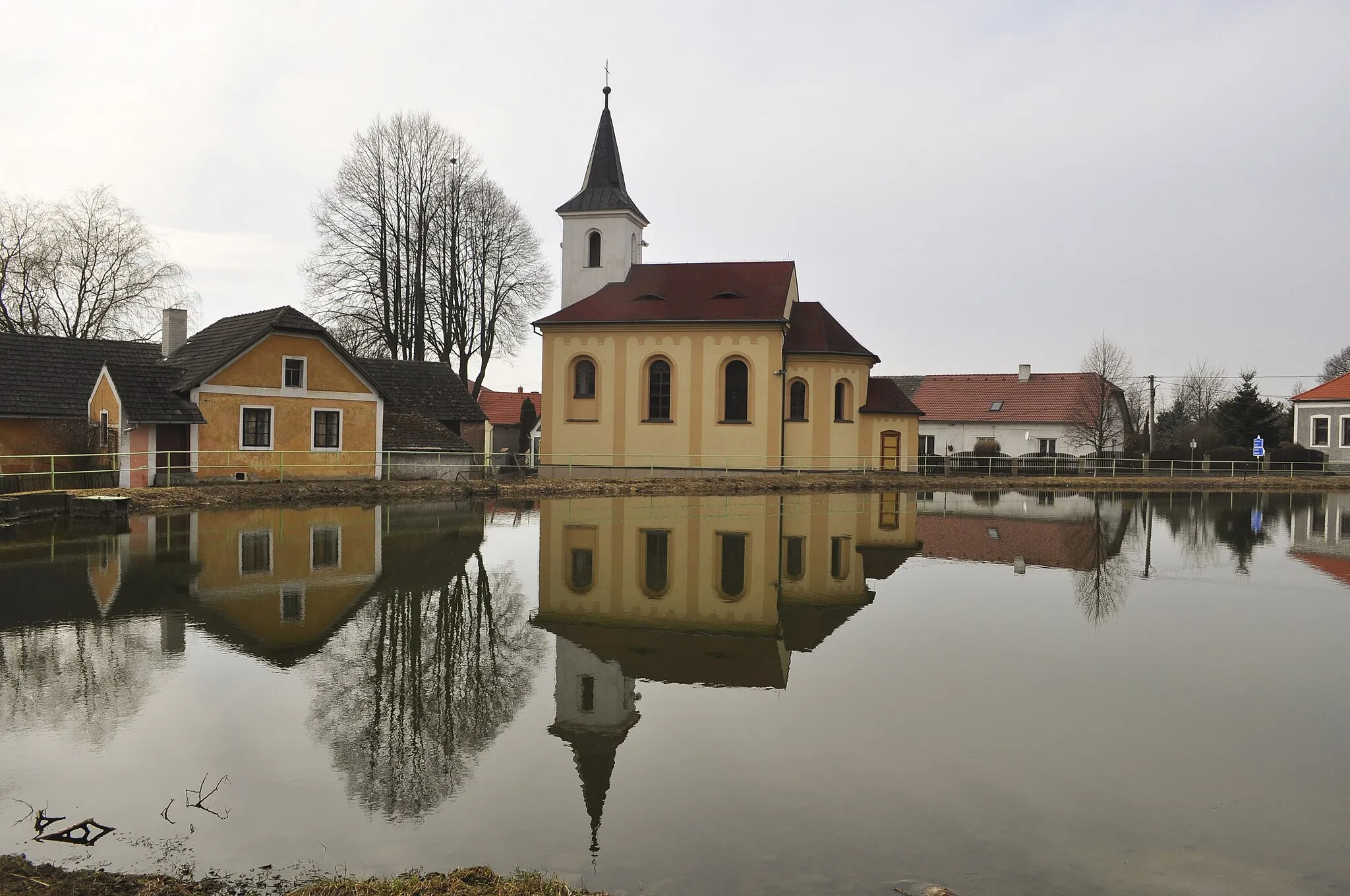 Photo showing: Church with pond