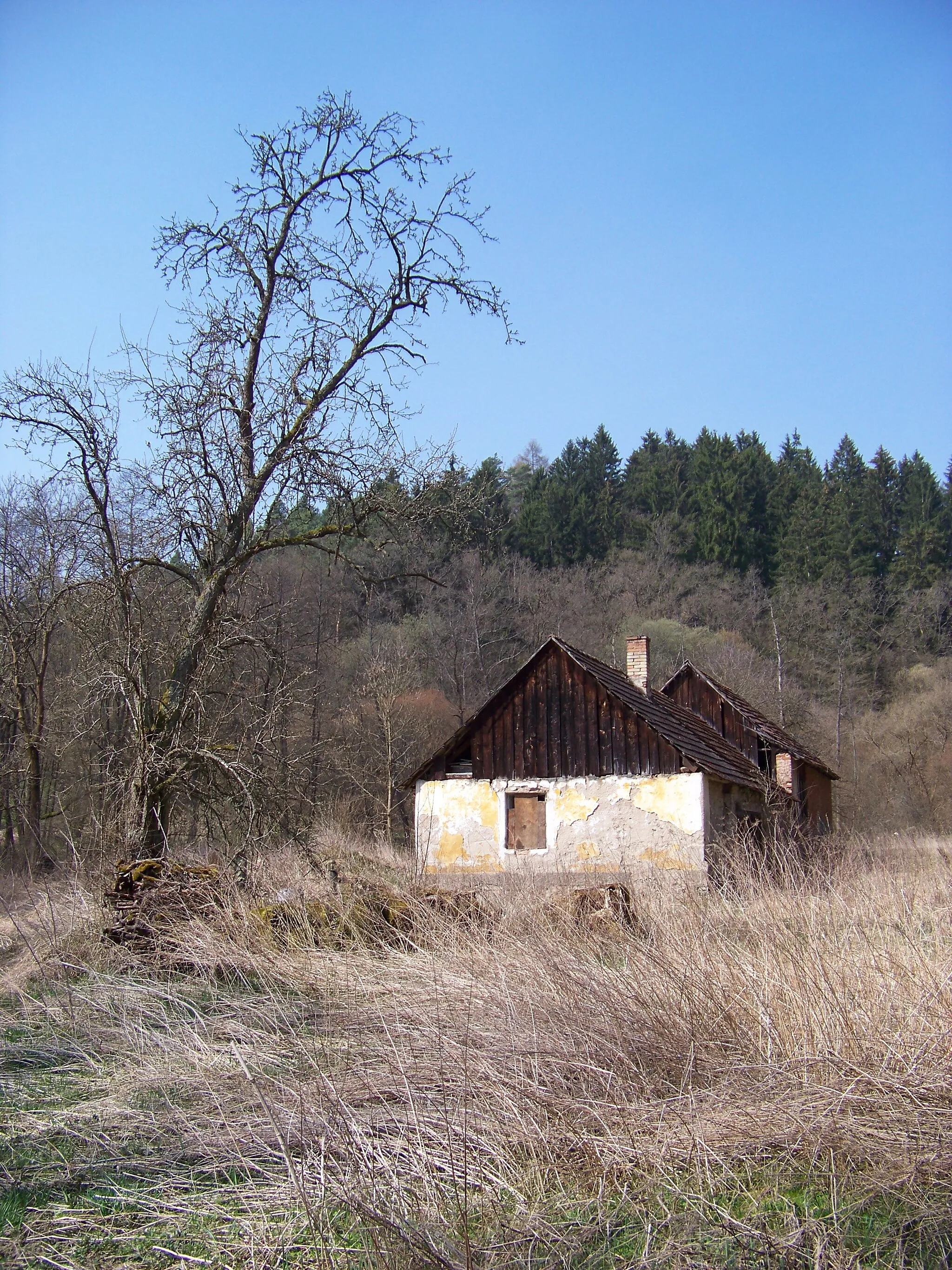 Photo showing: Řehenice, Benešov District, Central Bohemian Region, Czech Republic. Gabrhele 3.