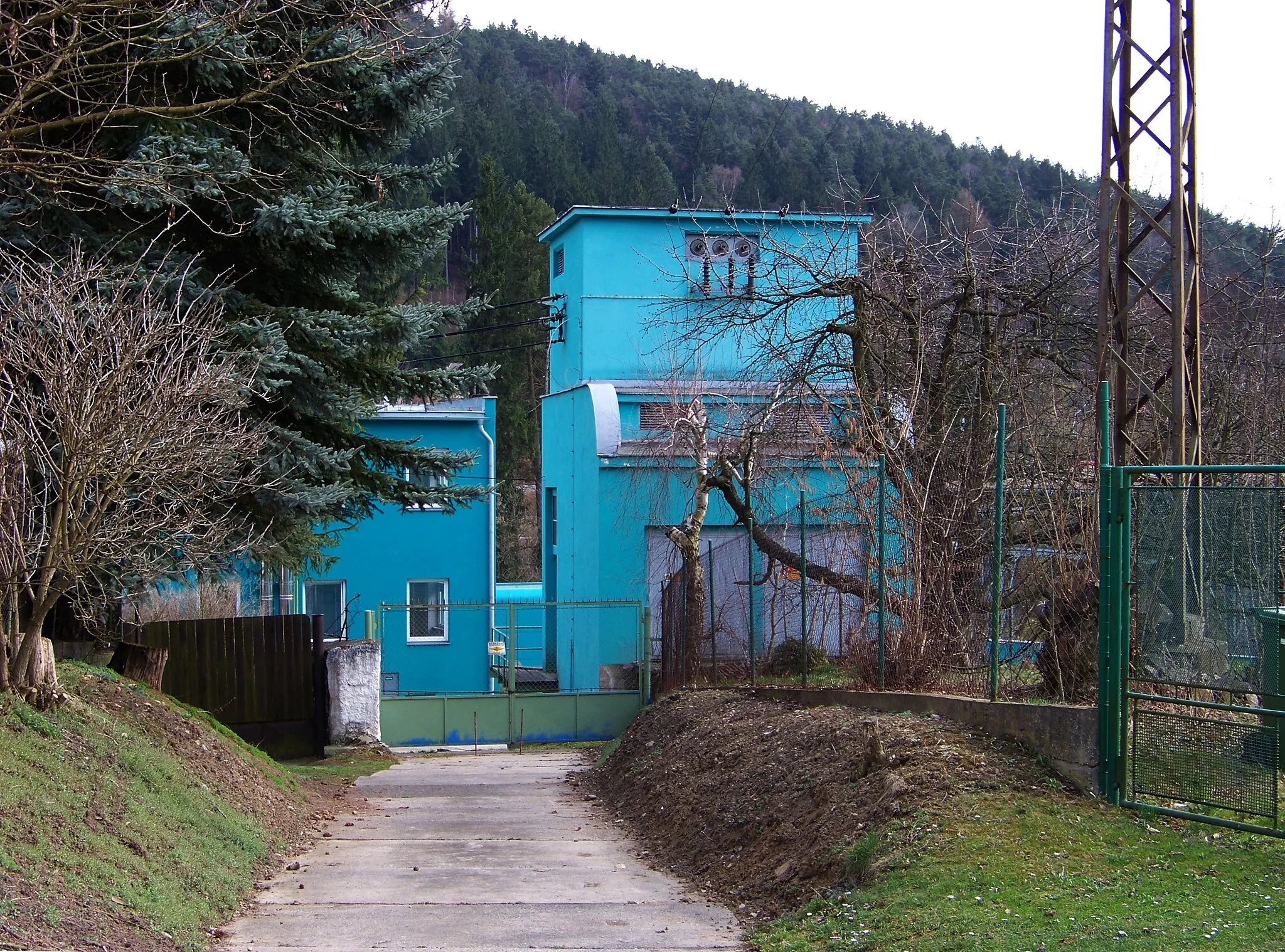 Photo showing: Čtyřkoly, Benešov District, Central Bohemian Region, the Czech Republic. A hydroelectric power station.