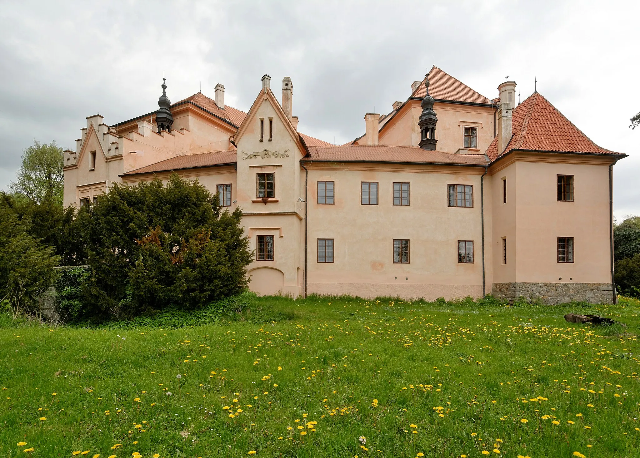 Photo showing: Zámek Vrchotovy Janovice, pohled od severu.