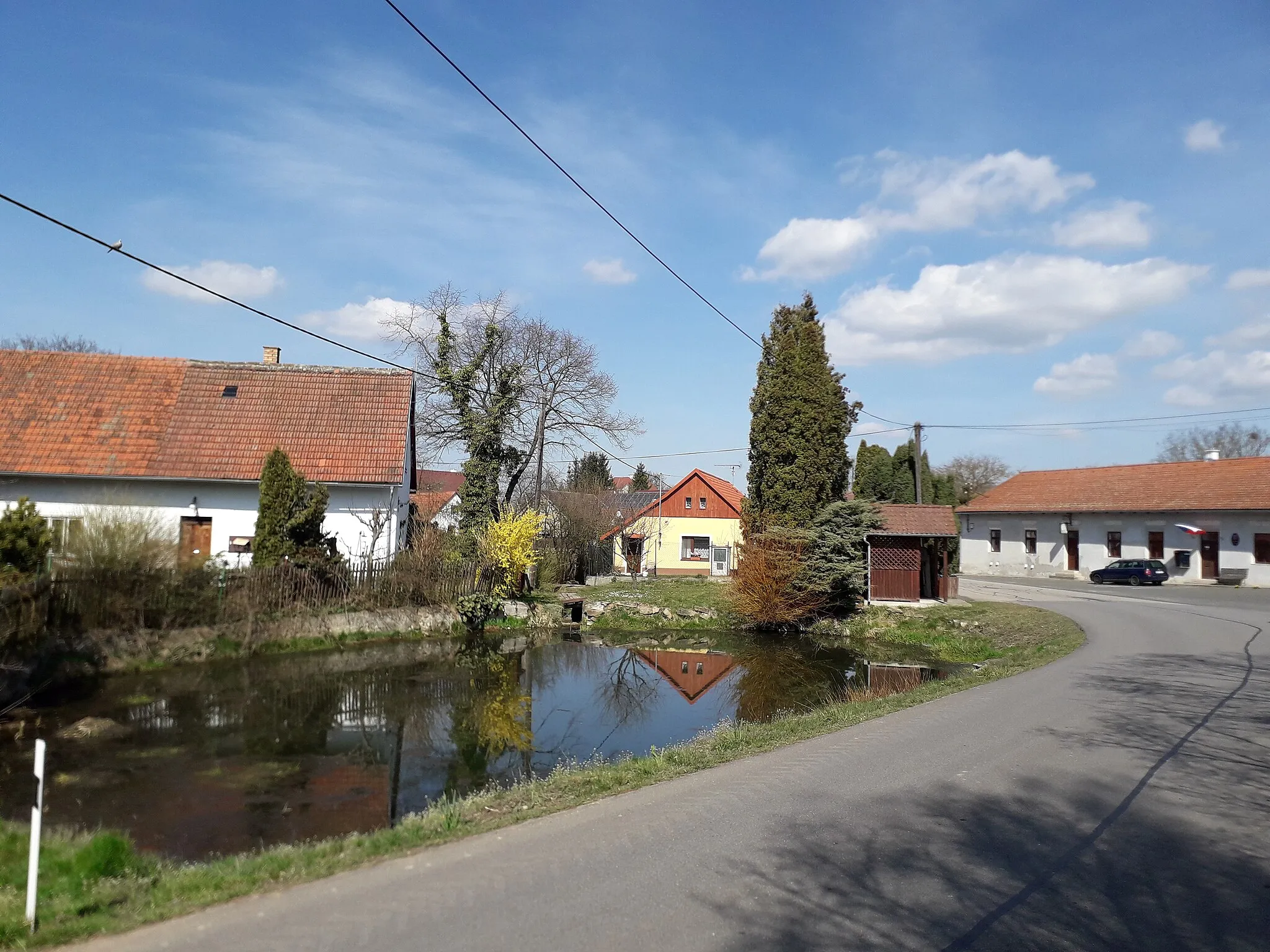 Photo showing: náves a rybníček