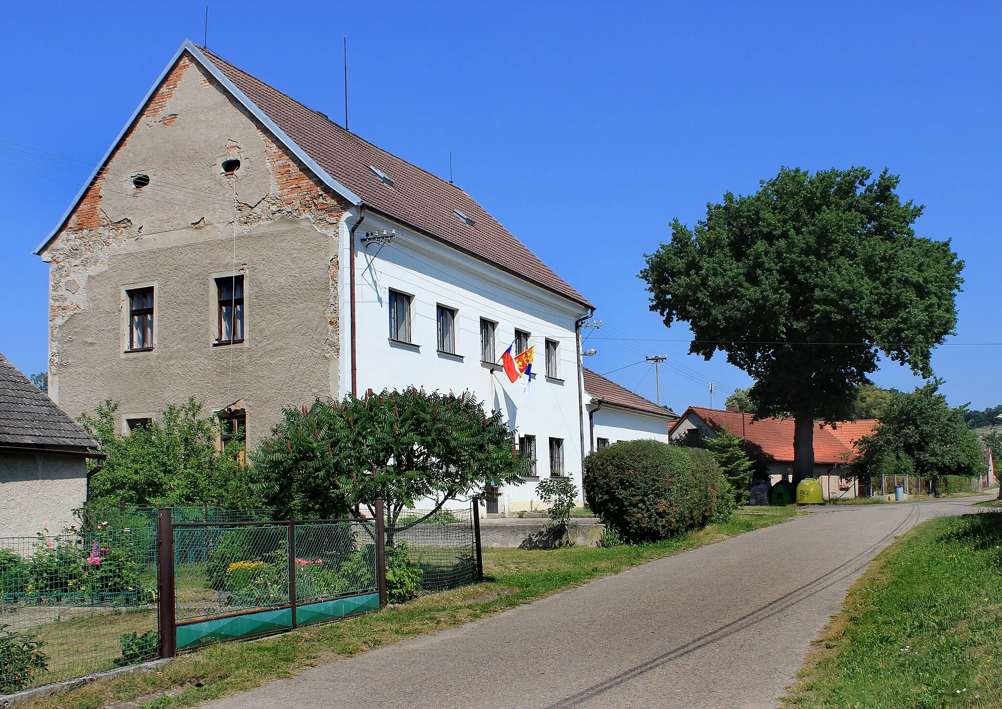 Photo showing: Church in Třebešice, Czech Republic.