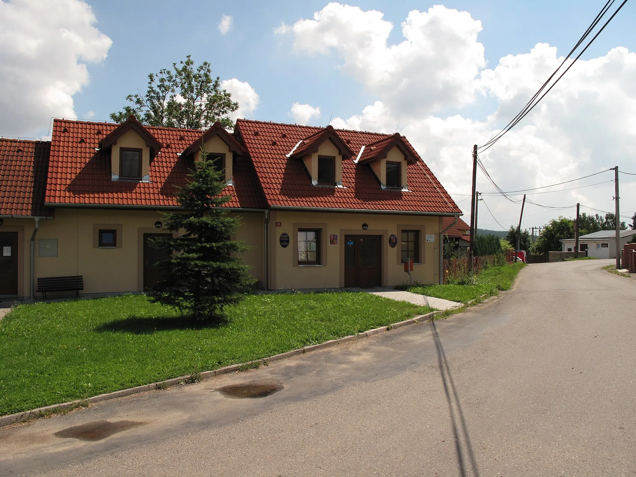 Photo showing: Municipality office in Teplýšovice village, Písek District, Czech Republic.