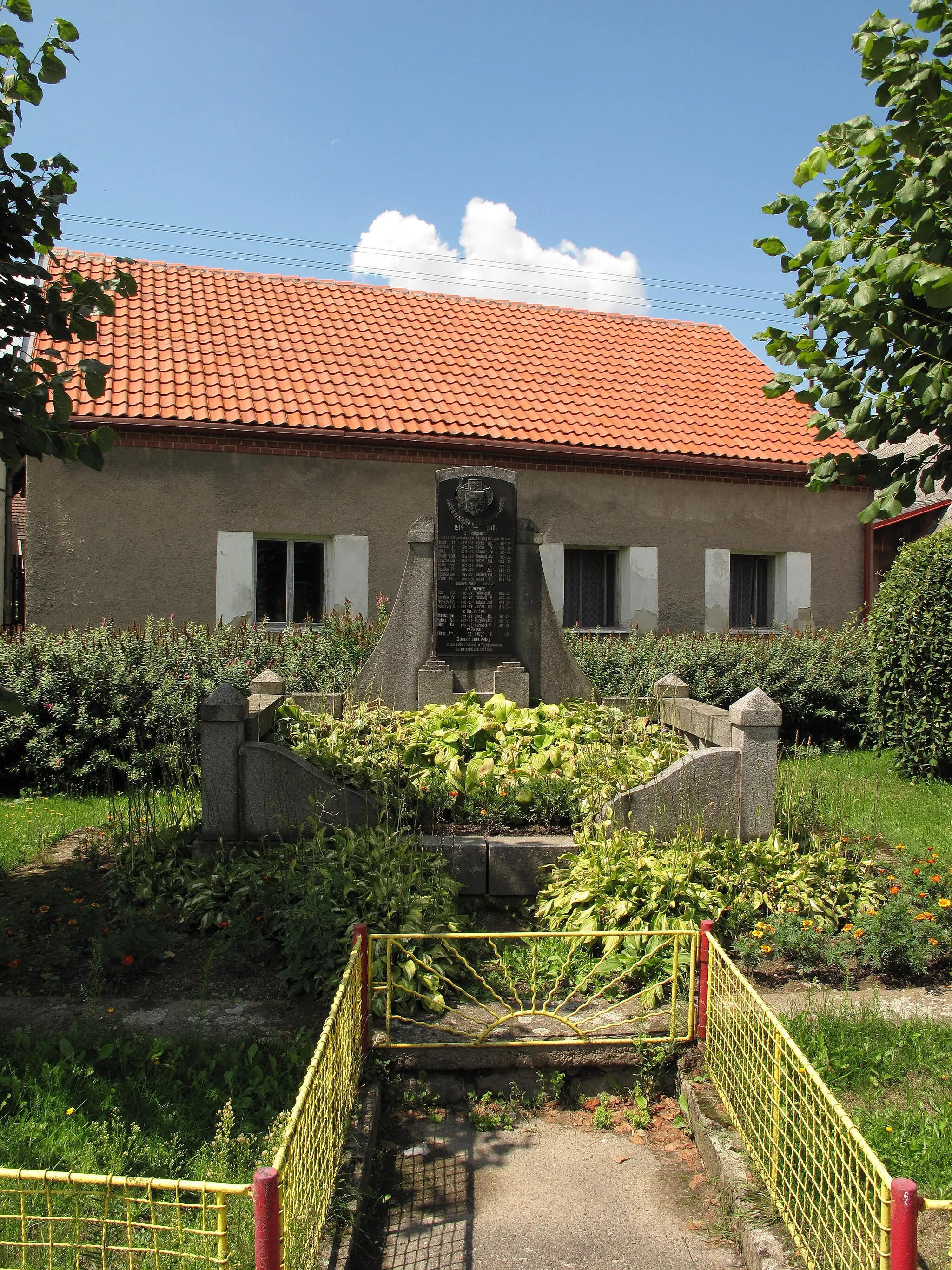 Photo showing: Memorial to the dead soldier of WWI in Teplýšovice village, Písek District, Czech Republic.