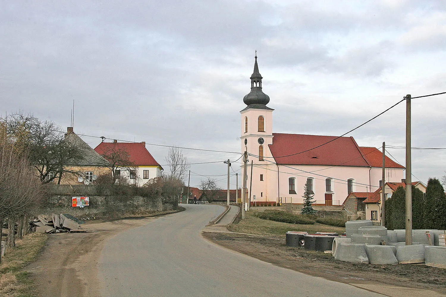 Photo showing: Radošovice - kostel svatého Víta