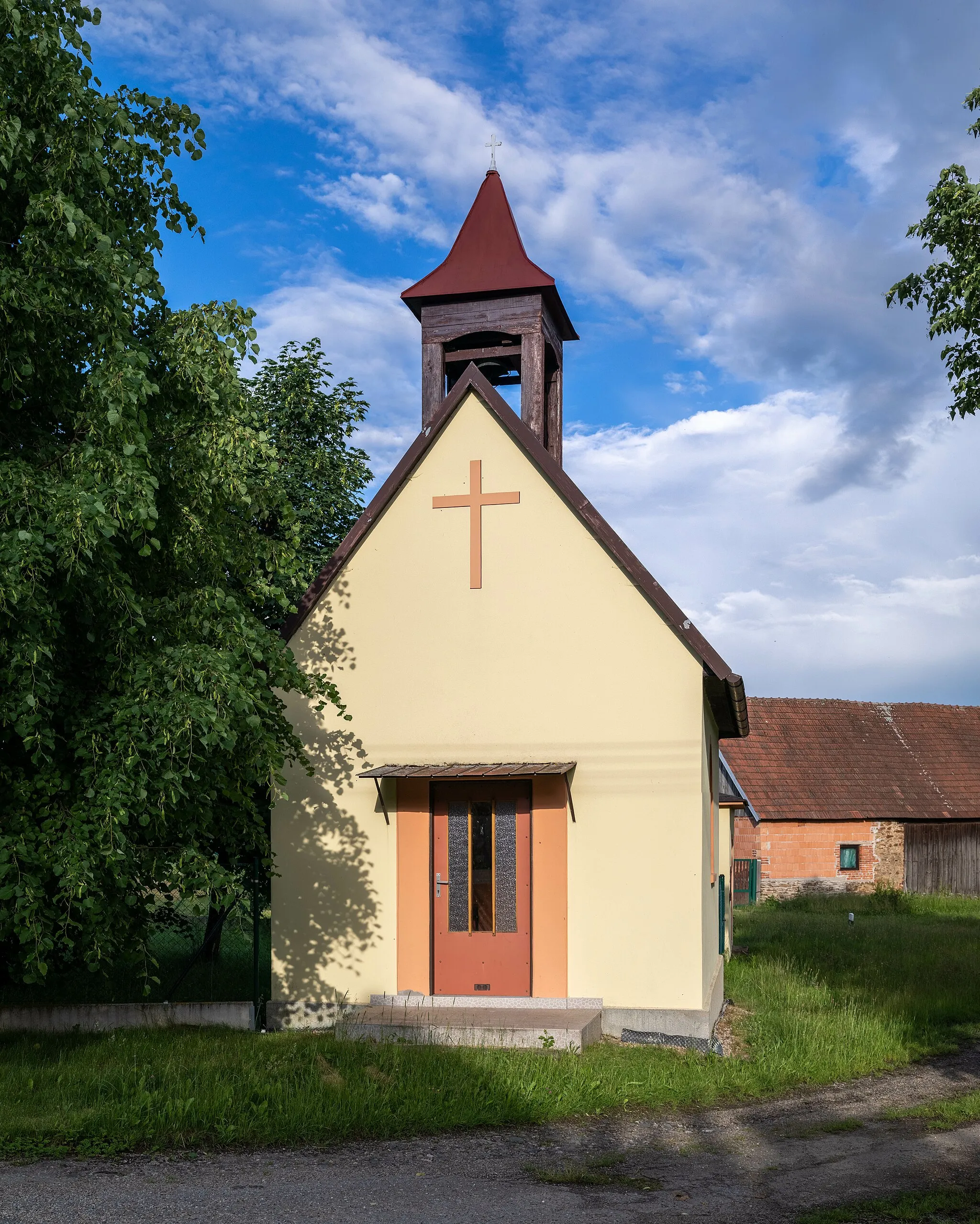 Photo showing: Budova kapličky v obci Řísnice