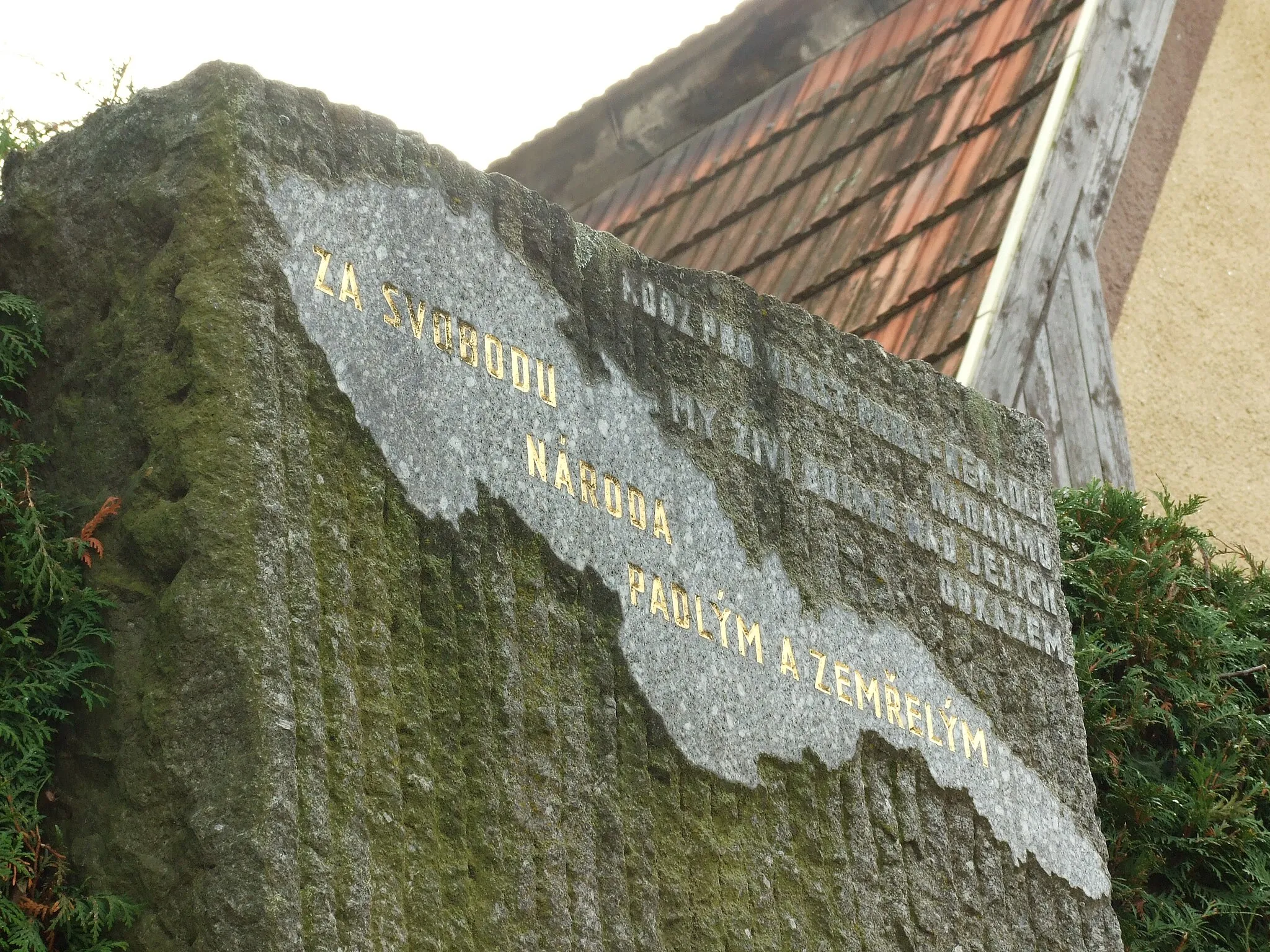 Photo showing: WWI casualities memorial with Czechoslovak Republic depicted in Maršovice, Benešov District, CZ