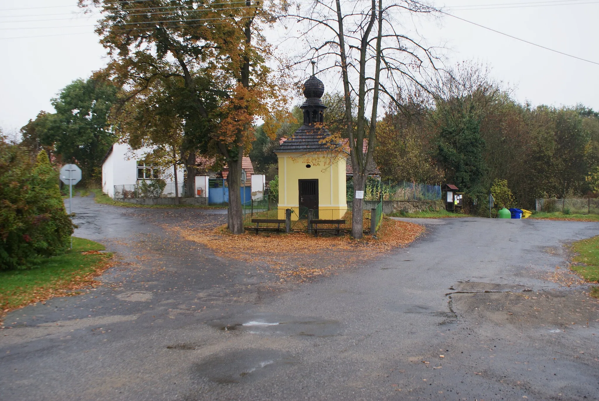 Photo showing: Zaječí (Maršovice), a village in Benešov District, Czech Rep., the village common.