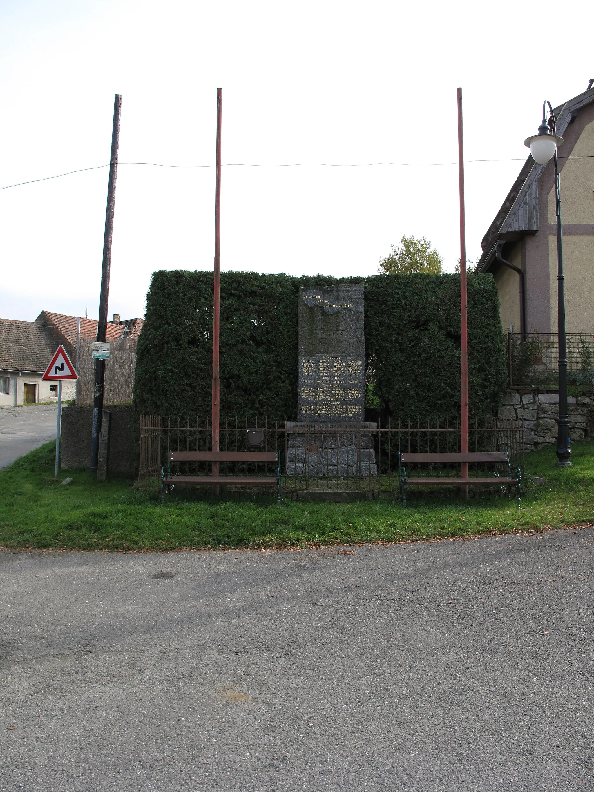 Photo showing: Memorial of the WWI to the dead soldiers in Maršovice village, Benešov District, Czech Republic.