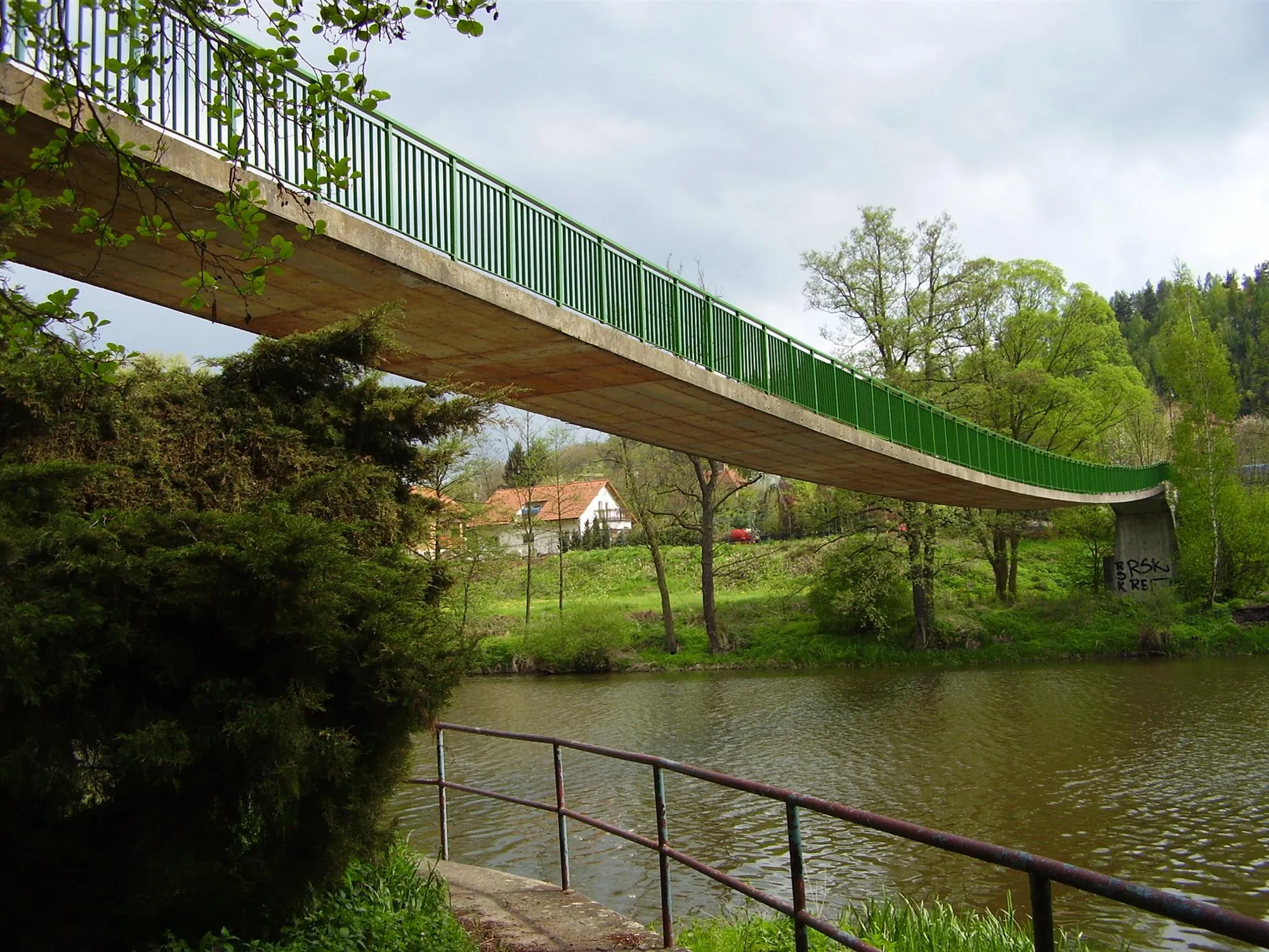 Photo showing: Footbridge over Sázava in Hvězdonice