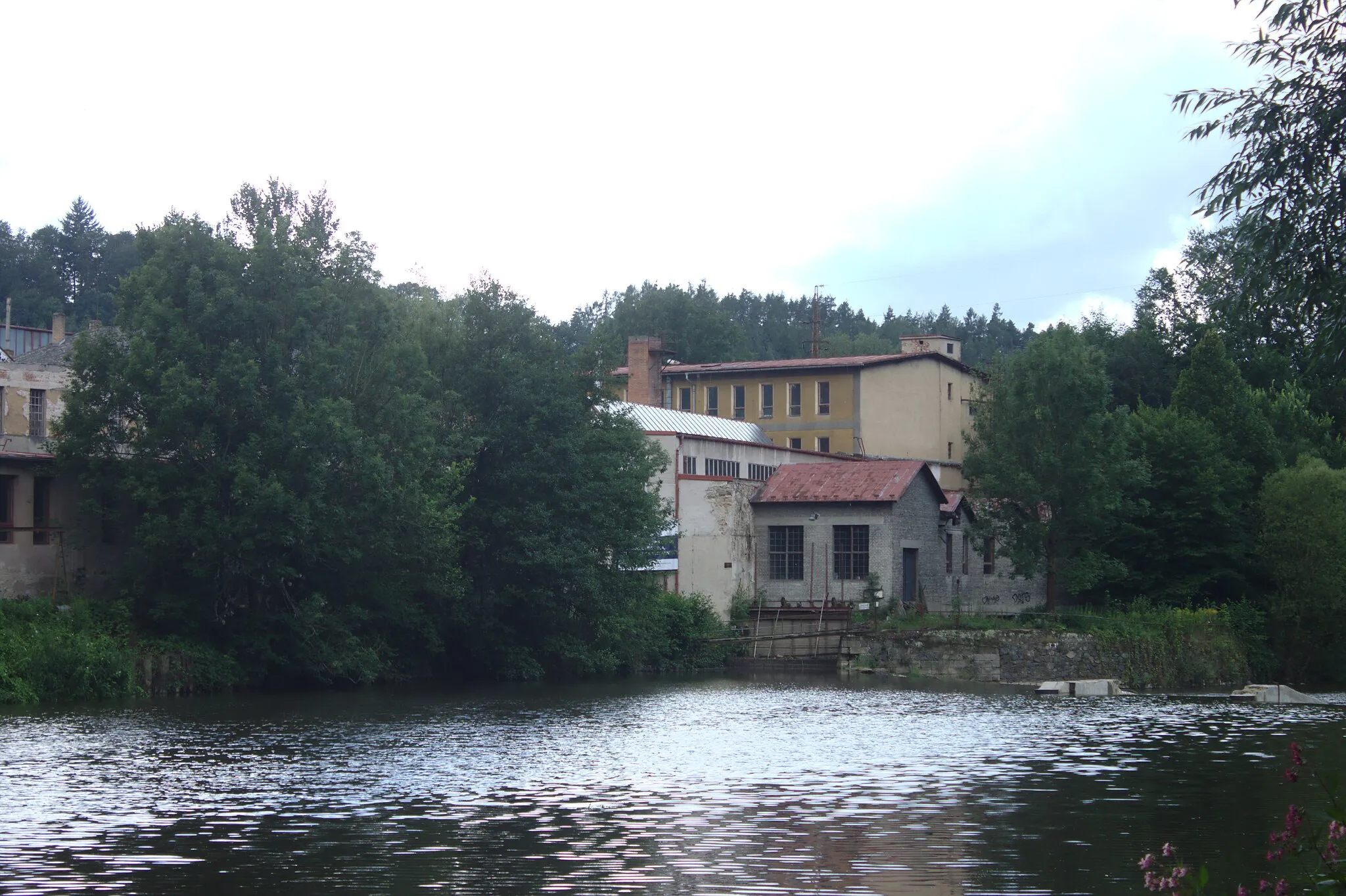 Photo showing: Sázava River in Hvězdonice, Central Bohemia, CZ
