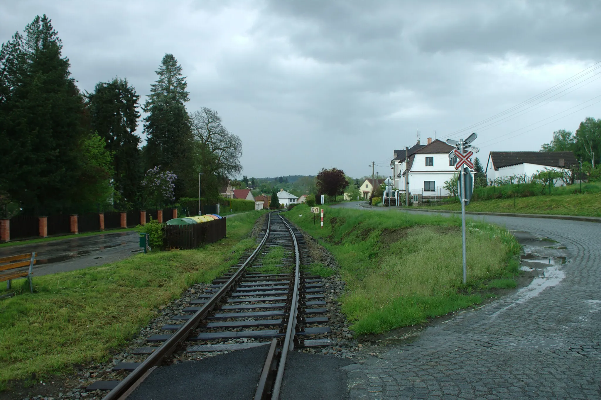 Photo showing: Train track no. 212 in Hvězdonice, Central Bohemian Region, CZ
