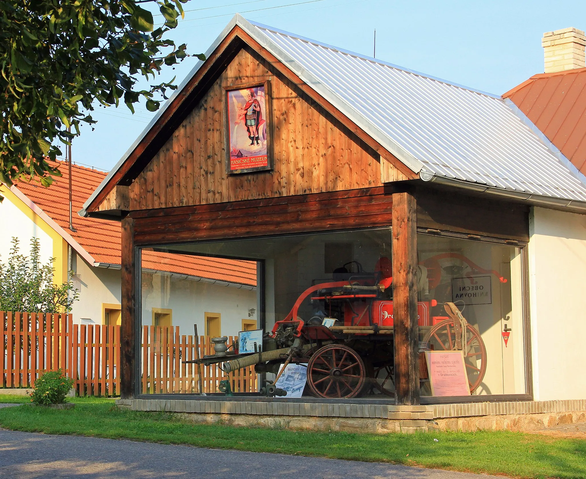 Photo showing: Hasičské muzeum Drahňovice - venkovní pohled