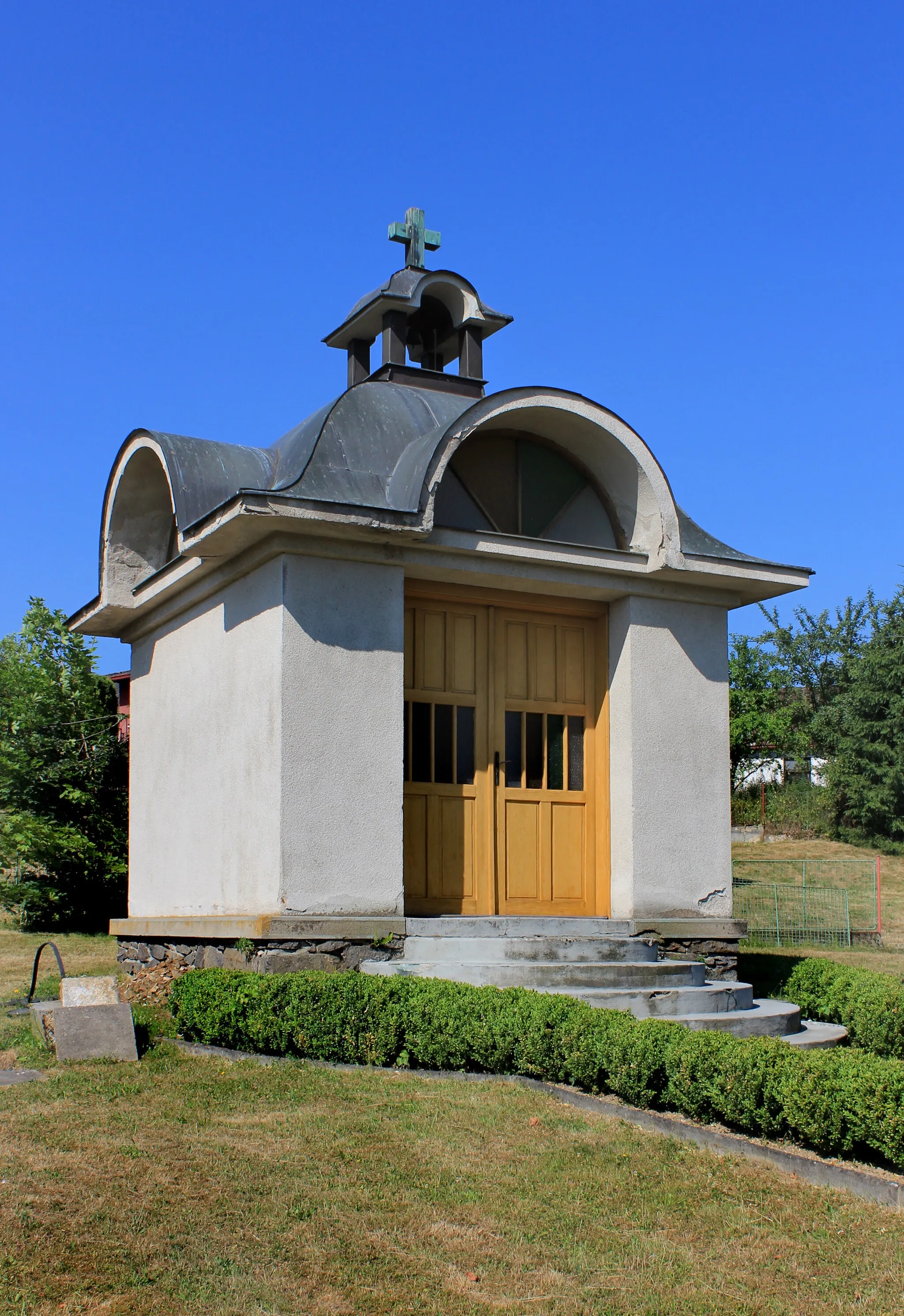 Photo showing: Small chapel in Bílkovice, Czech Republic.