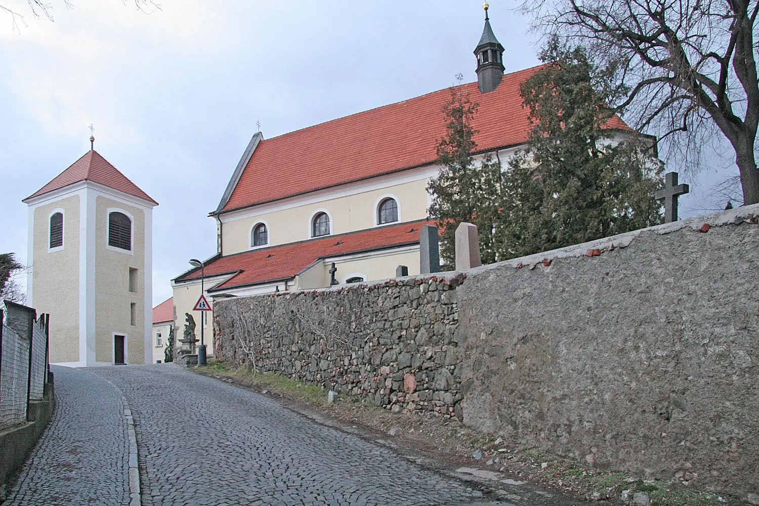 Photo showing: Kostel svatého Mikuláše se zvonicí na Karlově v Benešově