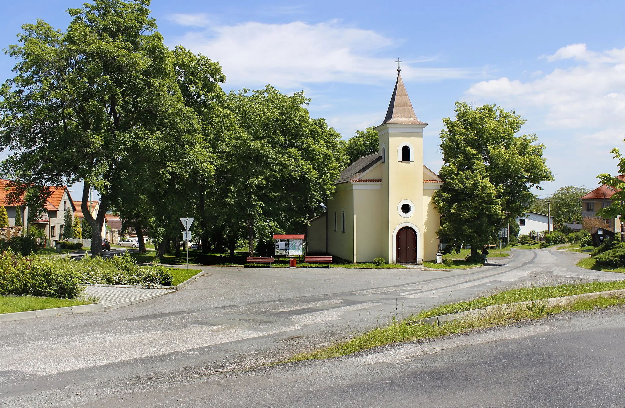 Photo showing: Small chapel in Újezd, Beroun District, Czech Republic