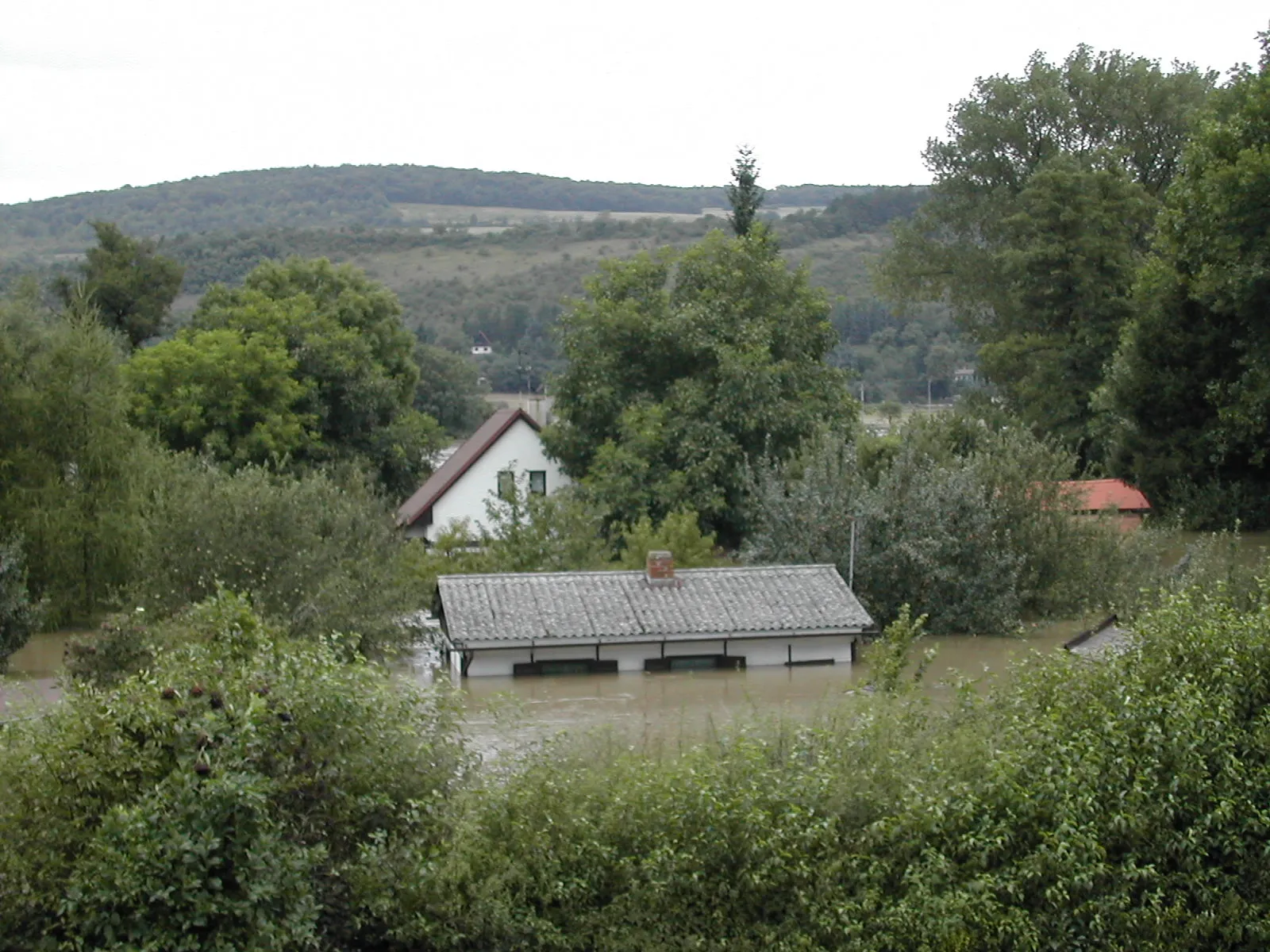 Photo showing: Zadní Třebaň-Chaty u Berounky - 2002