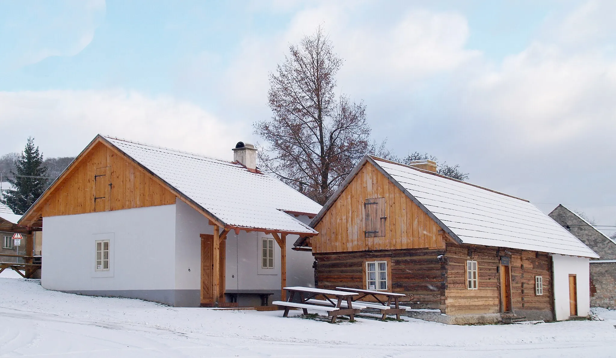 Photo showing: Roubenka byla kompletně zrekonstruována.