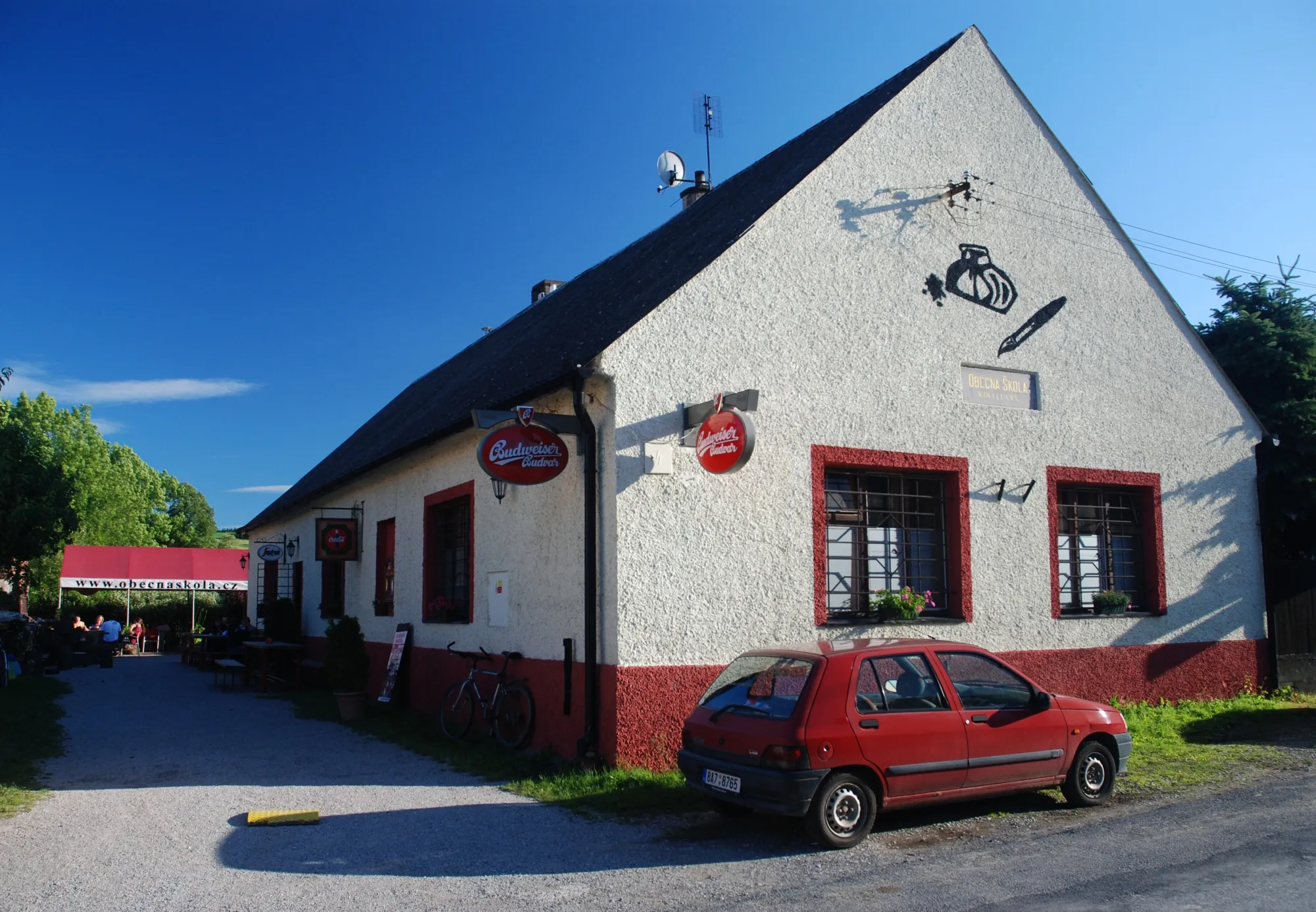 Photo showing: Restaurace Obecná škola v Nenačovicích