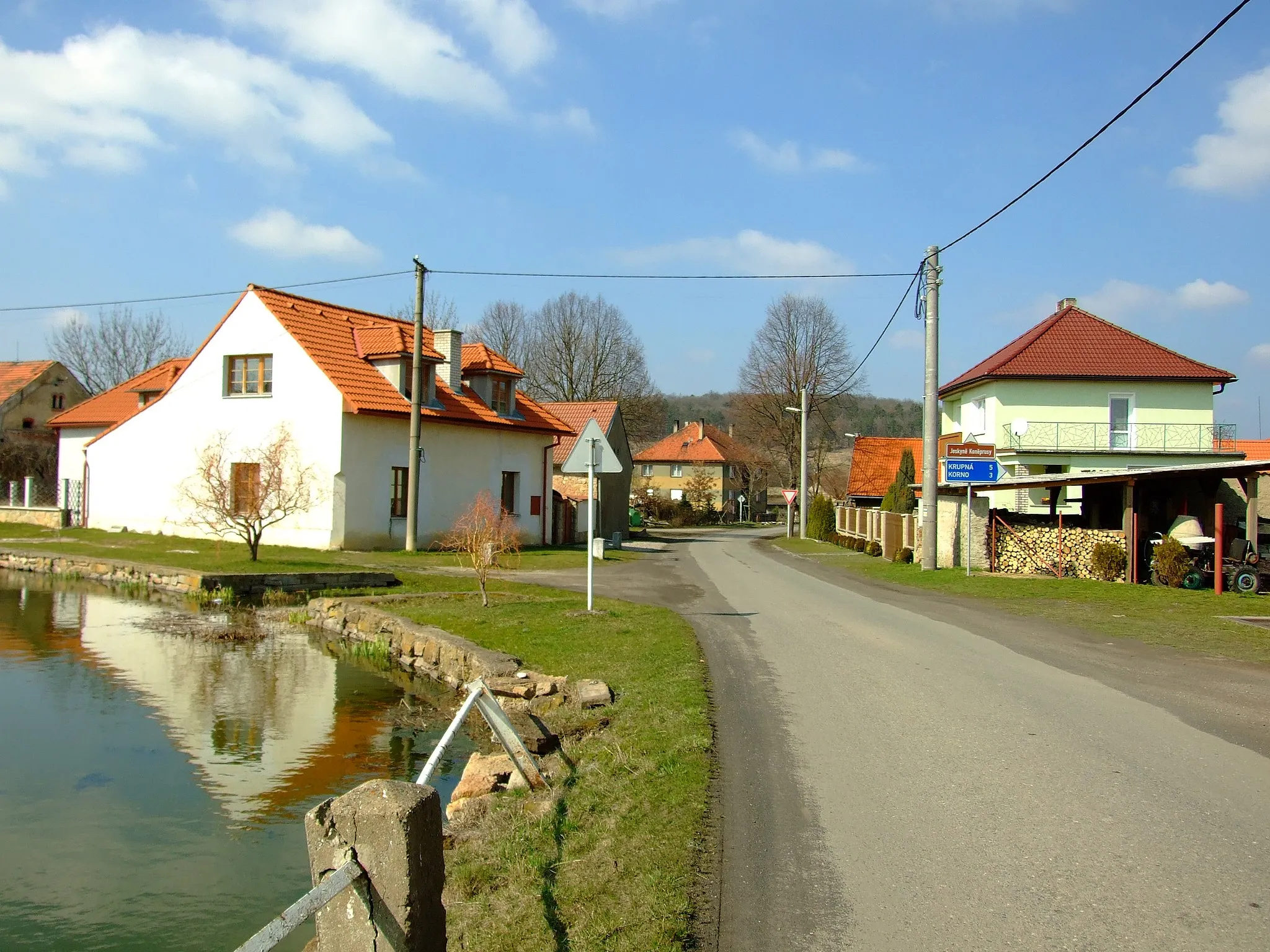 Photo showing: Village of Tobolka and its surrounding nature in Central Bohemian region, CZ