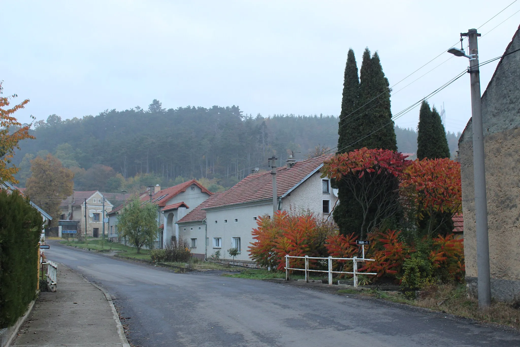 Photo showing: Views of Měňany