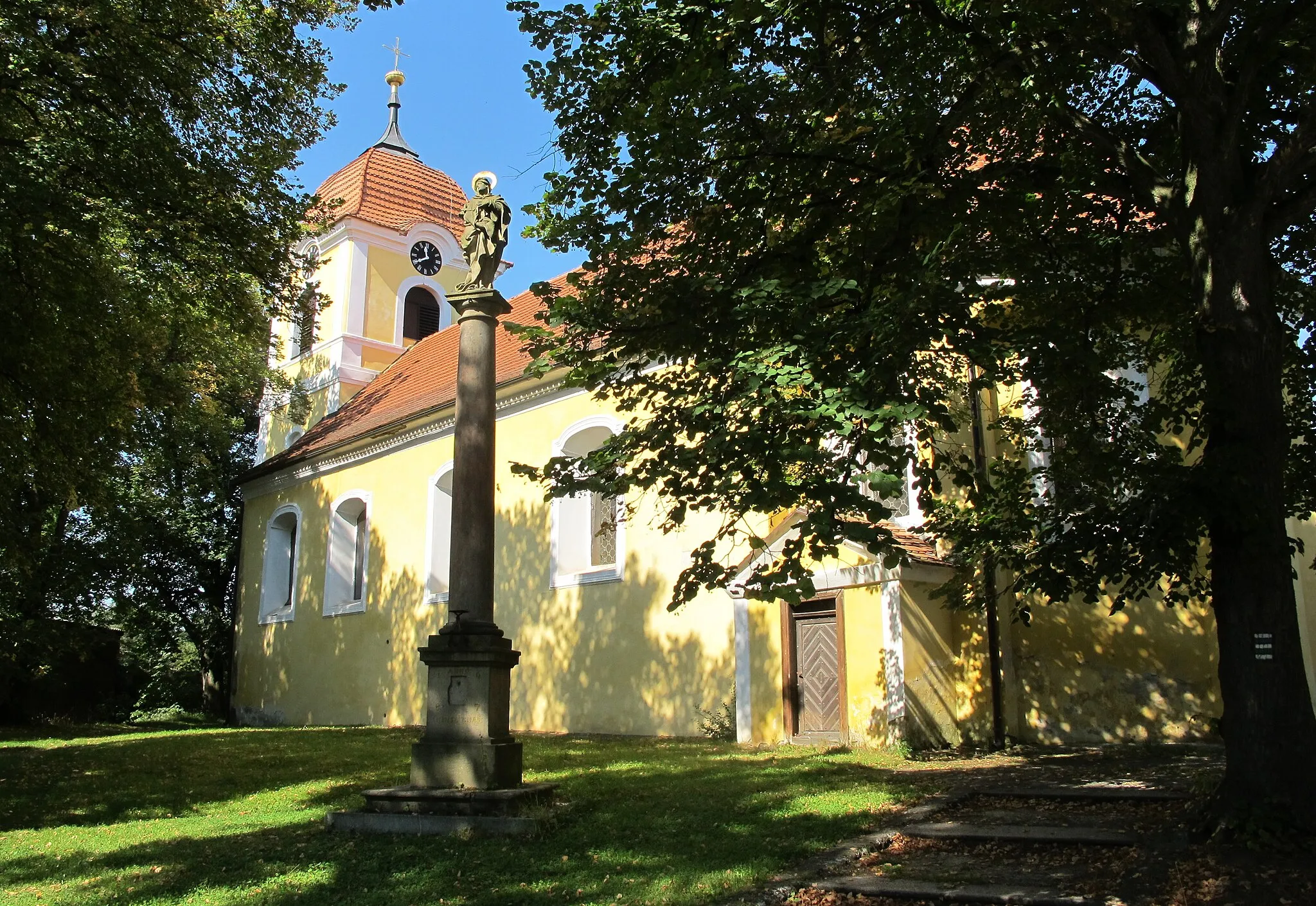 Photo showing: Church of St. Andrew in Lochovice, Beroun District in Czech Republic