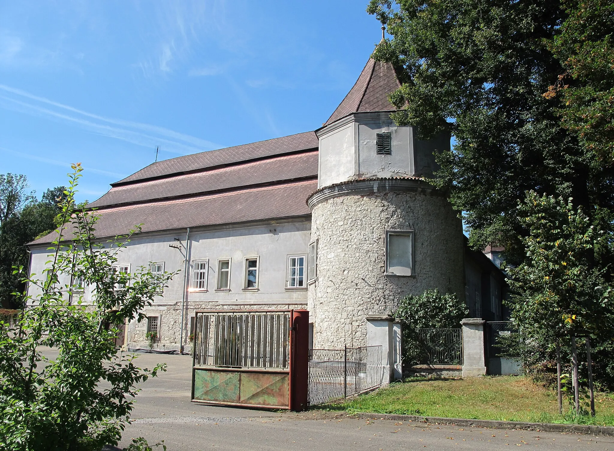 Photo showing: Castle in Lochovice, Beroun District in Czech Republic