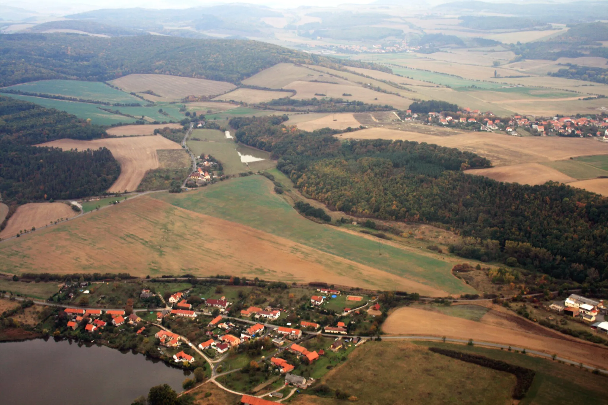 Photo showing: Air photo of Leč, part of small town Liteň, in central Bohemia, Czech Republic