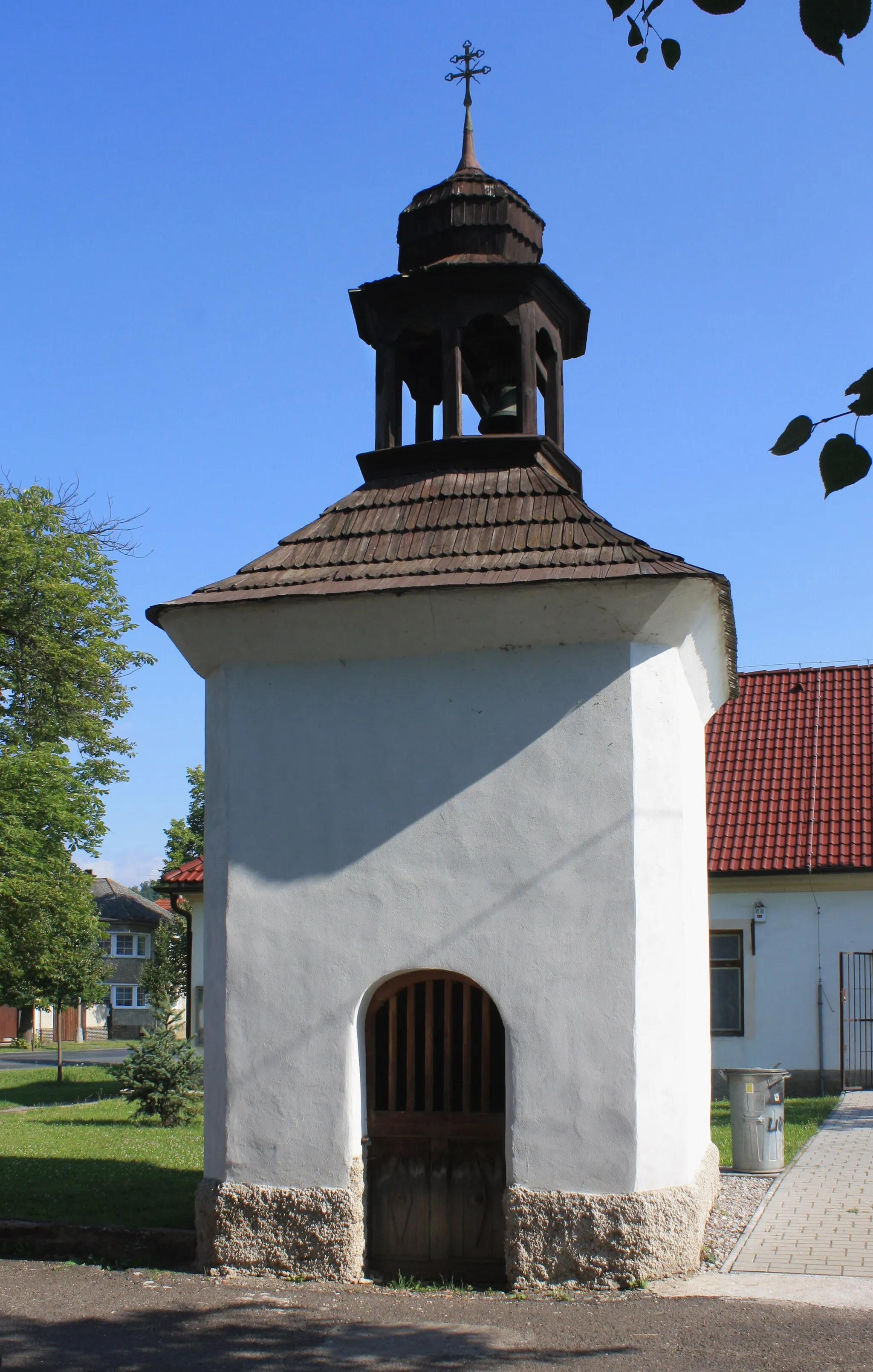 Photo showing: Small chapel in Libomyšl, Czech Republic