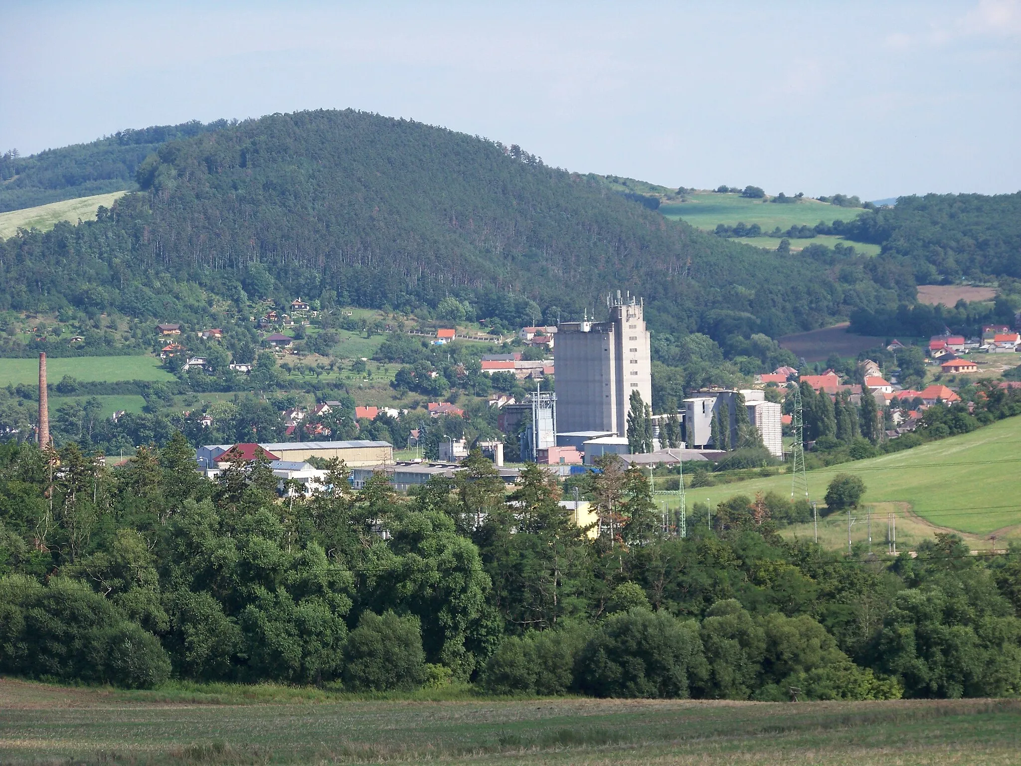 Photo showing: Zdice and Chodouň, Beroun District, Central Bohemian Region, the Czech Republic. A view from Knížkovice.