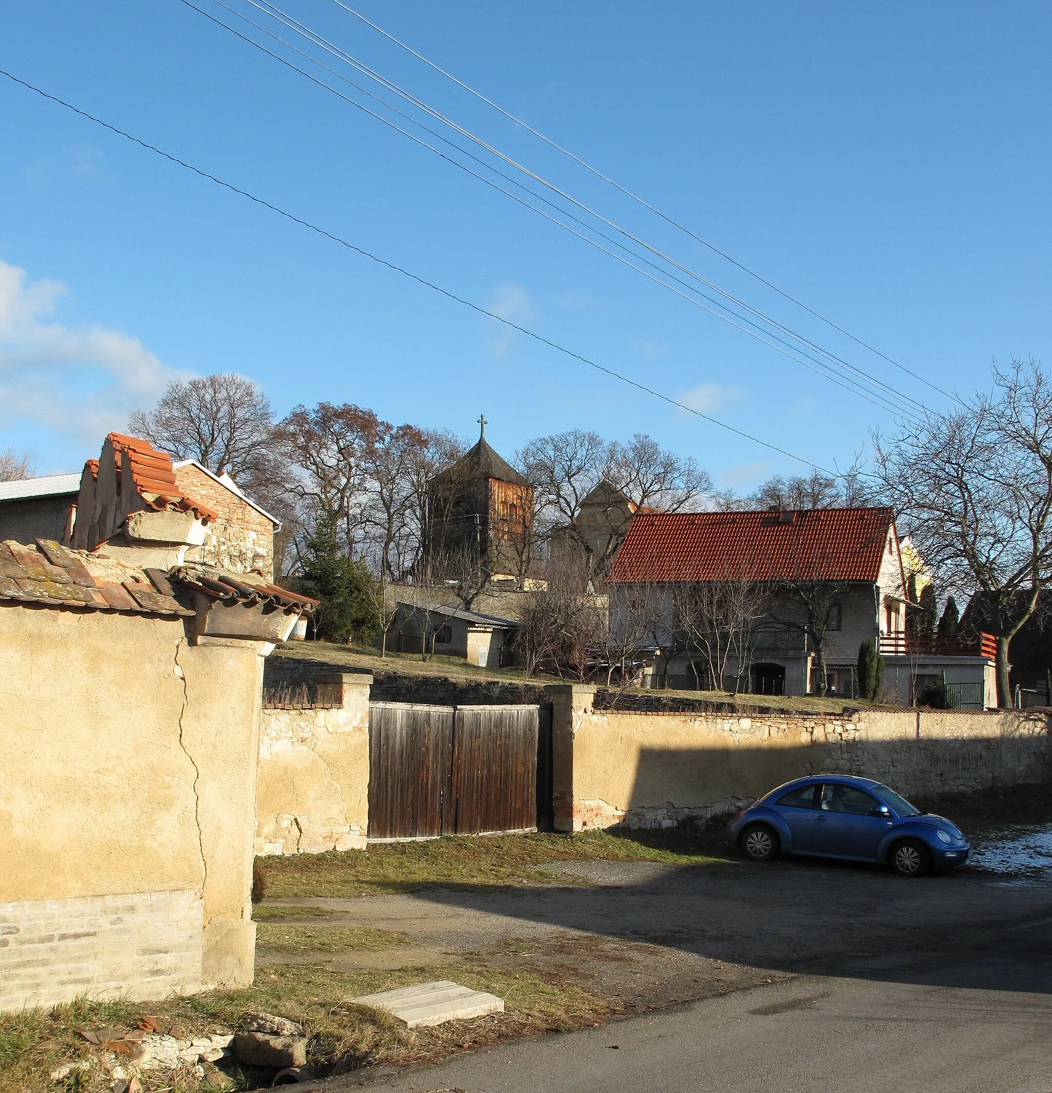 Photo showing: Roofs of the houses in Řisuty village, Kladno District, Czech Republic.