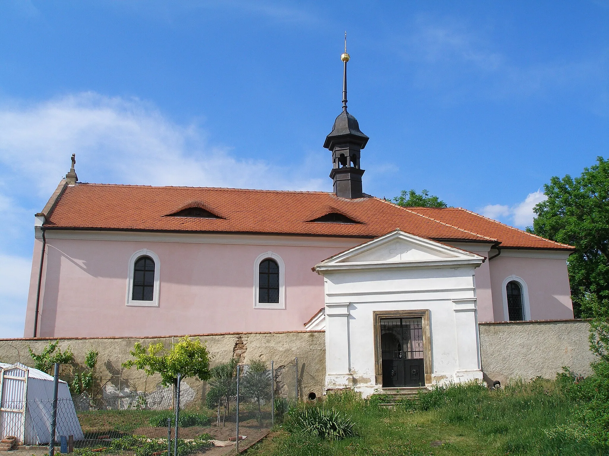 Photo showing: Kostel v Nabdíně.(pohled od jihu).