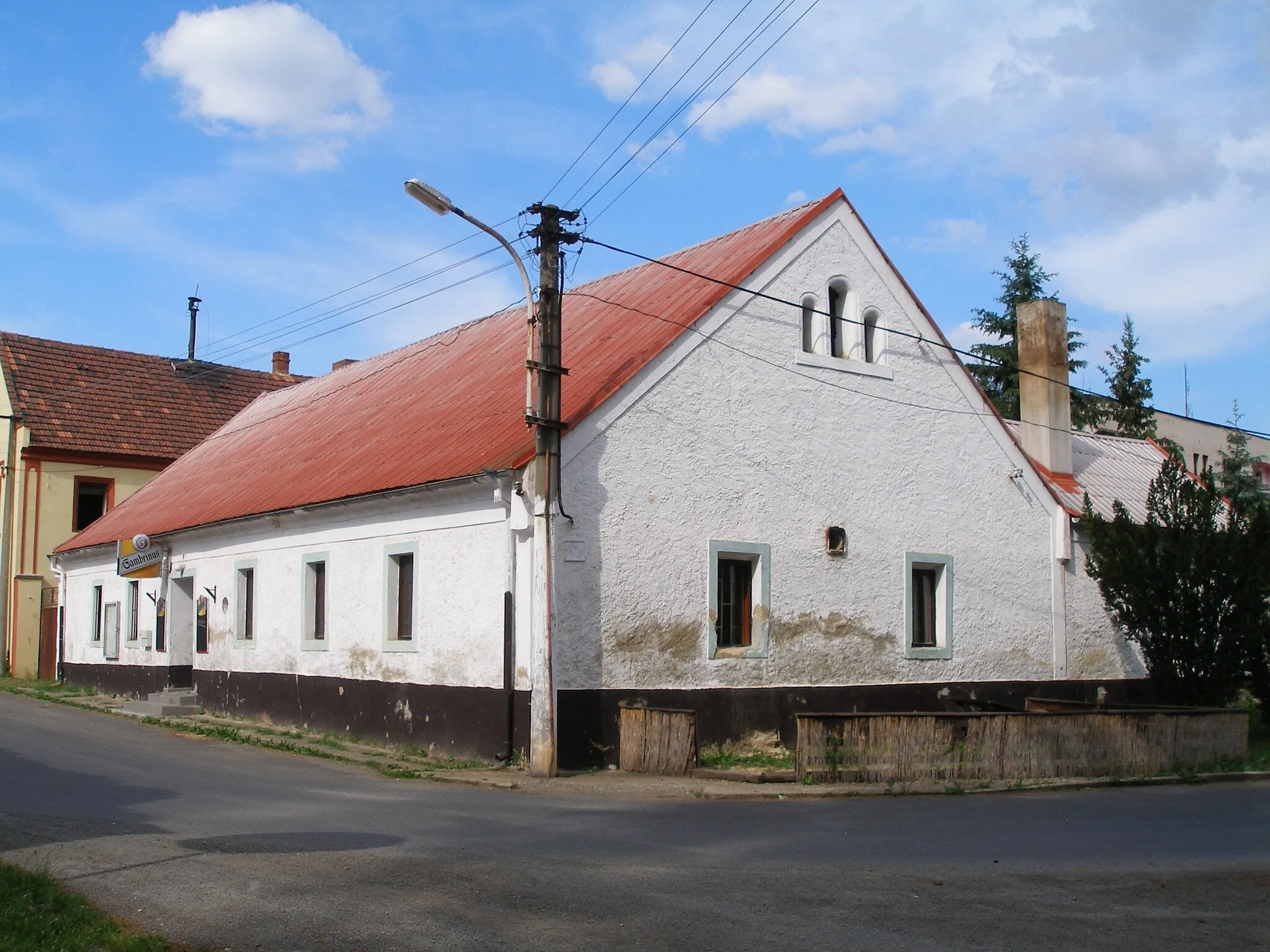 Photo showing: Hospoda čp. 45 v obci Bratkovice.