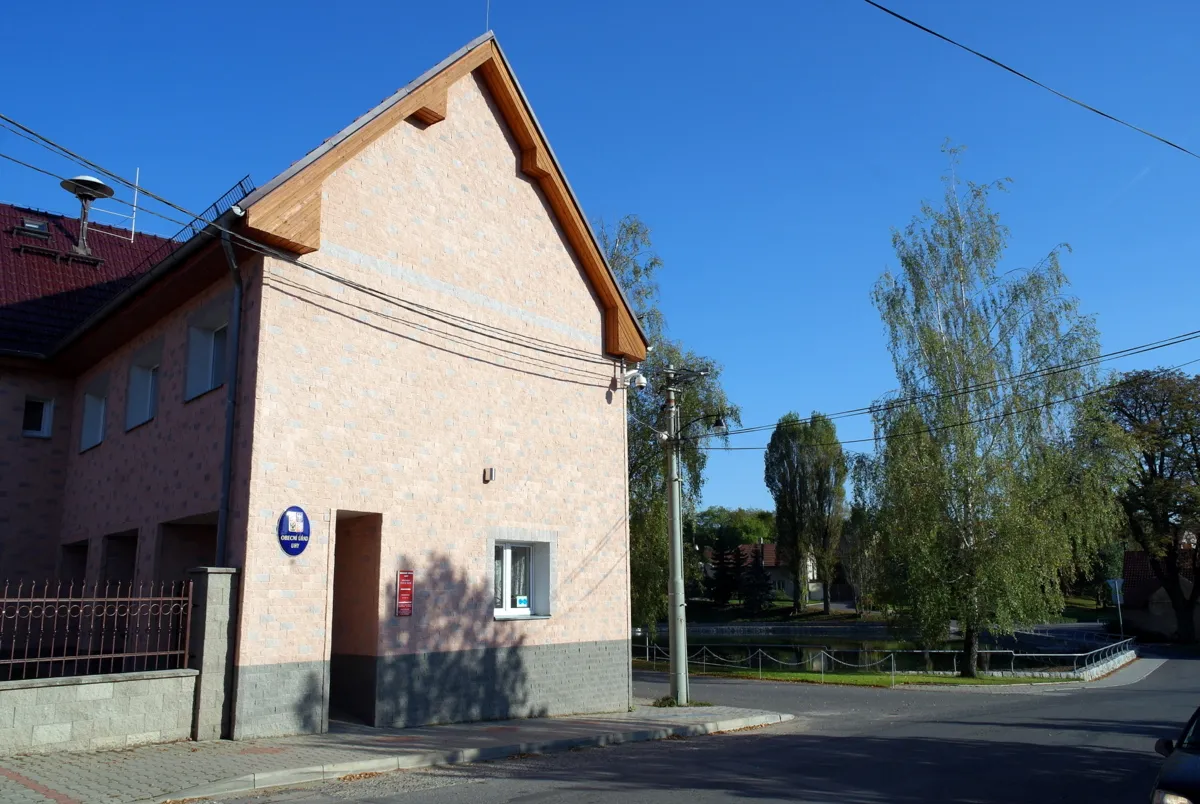 Photo showing: Municipal Office Building, Uhy, Kladno district.