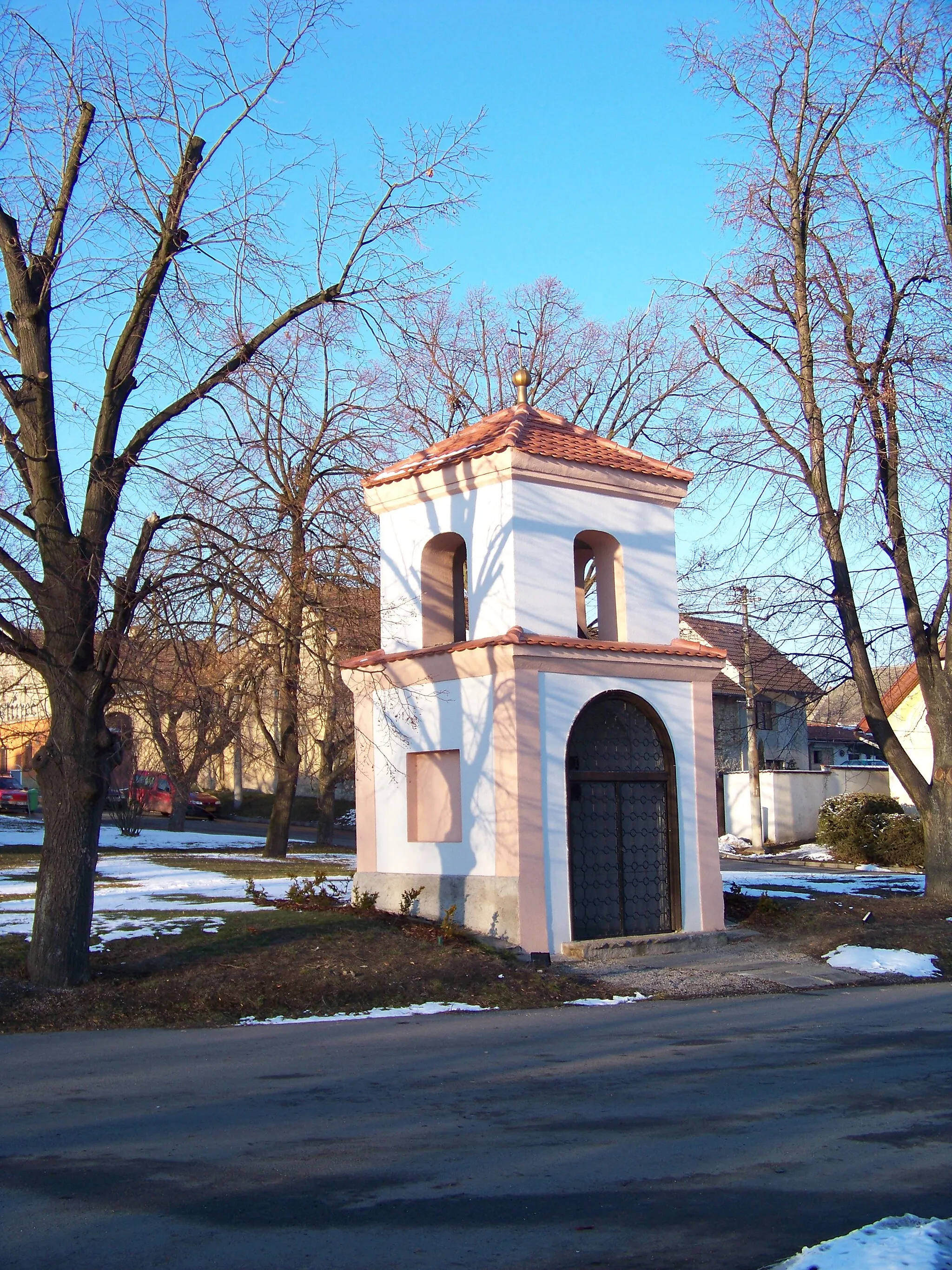 Photo showing: Třebusice, Kladno District, Central Bohemian Region, the Czech Republic. A chapel.