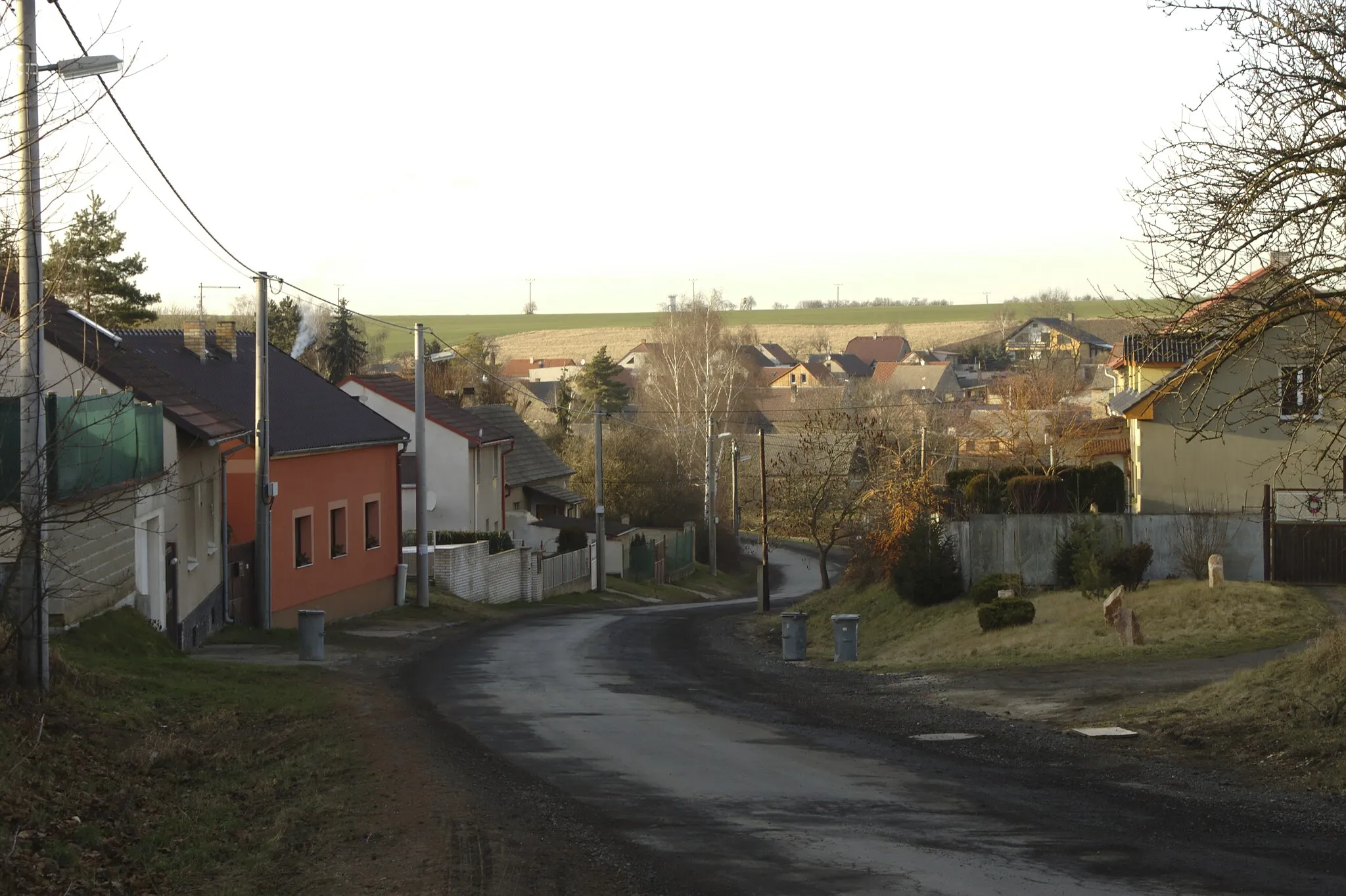 Photo showing: The village of Kvíc, part of the town of Slaný on it's western edge. Central Bohemian Region, CZ