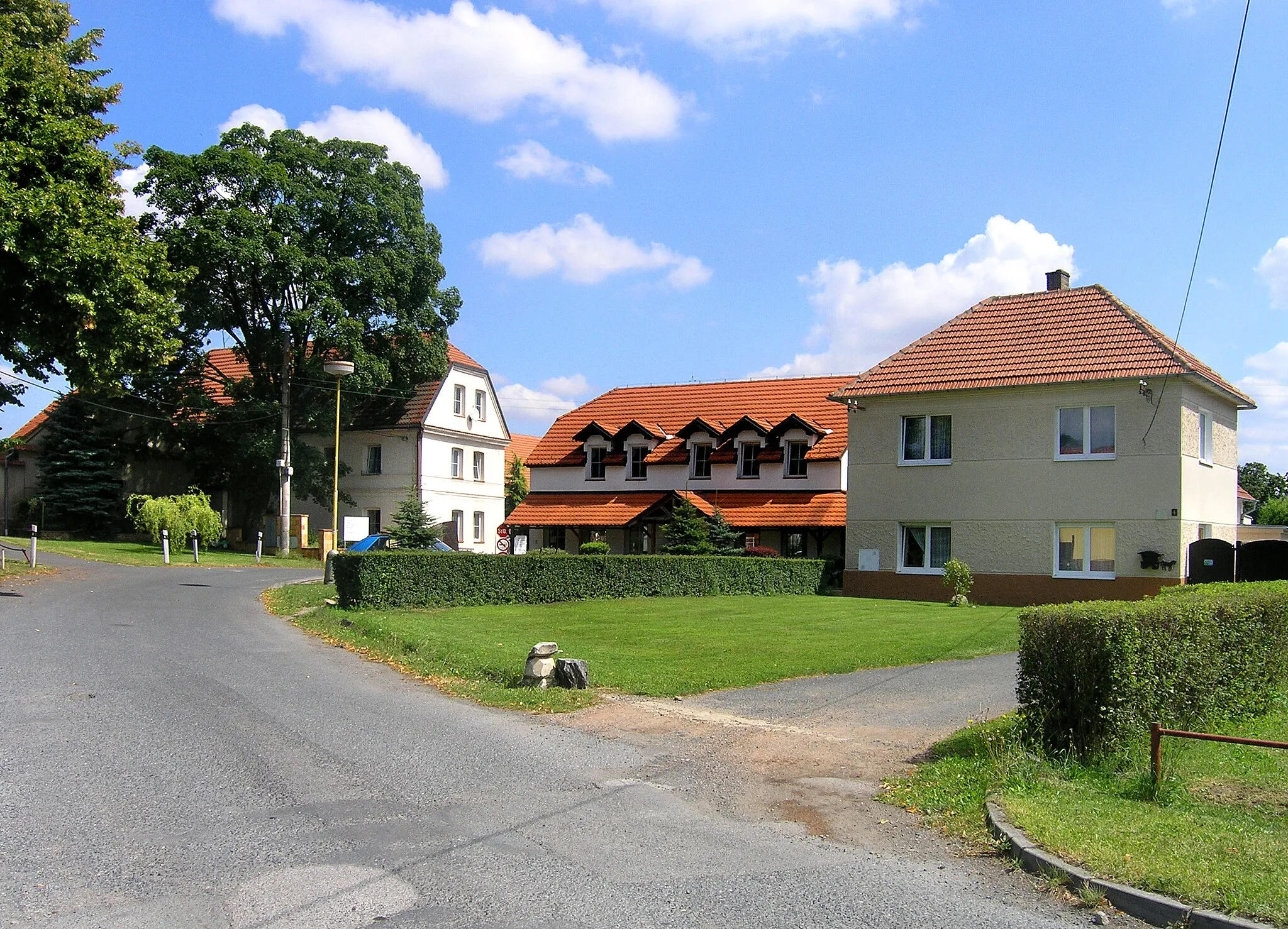 Photo showing: Družstevní street in Pletený Újezd, Czech Republic