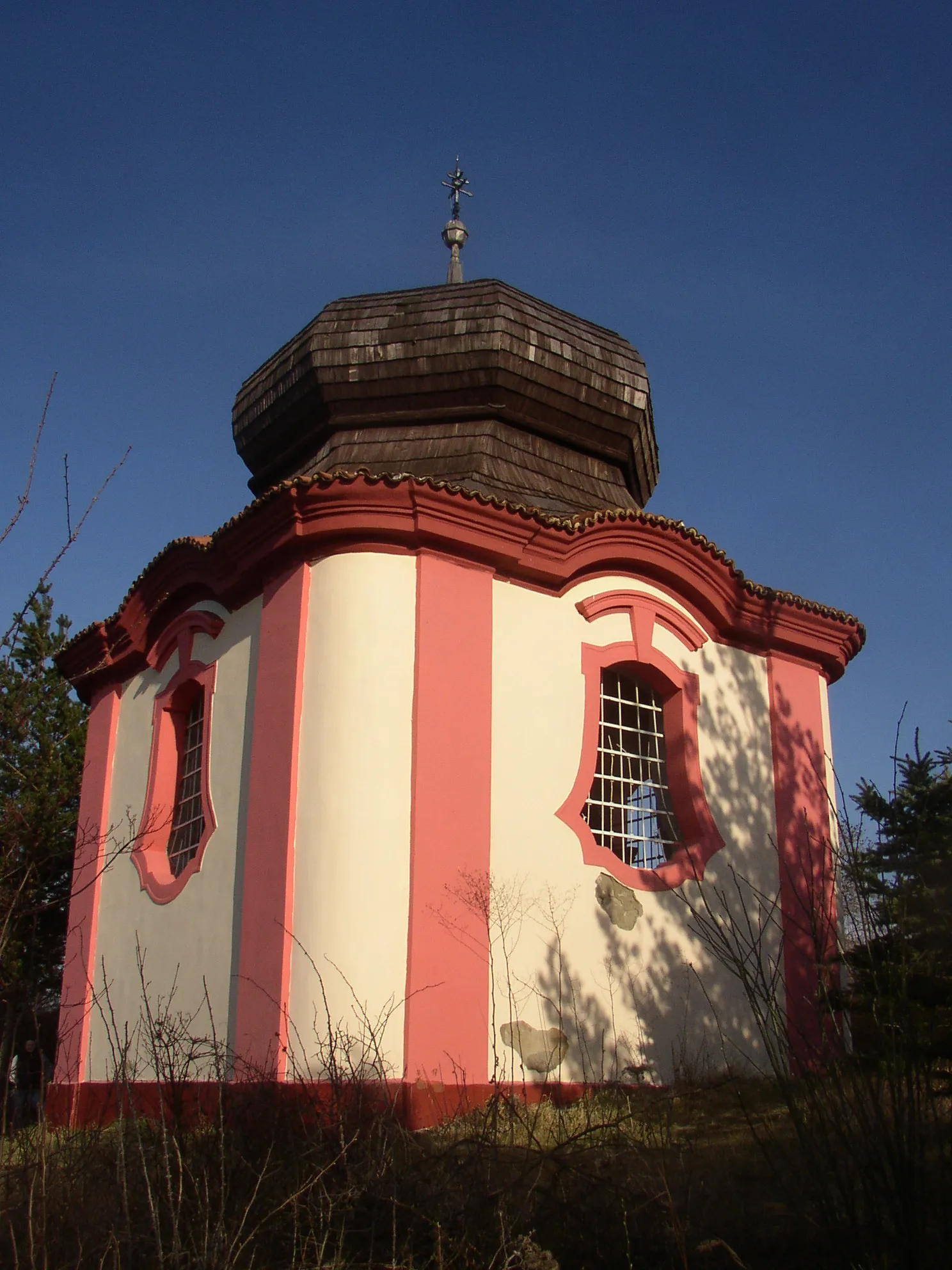 Photo showing: An 18th century belfry in Pchery, Kladno District, Czech Republic.