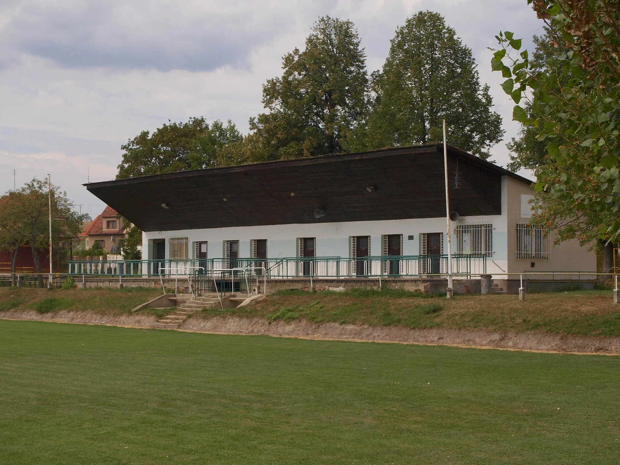 Photo showing: Football pitch, Neuměřice, Kladno District, Czech Republic