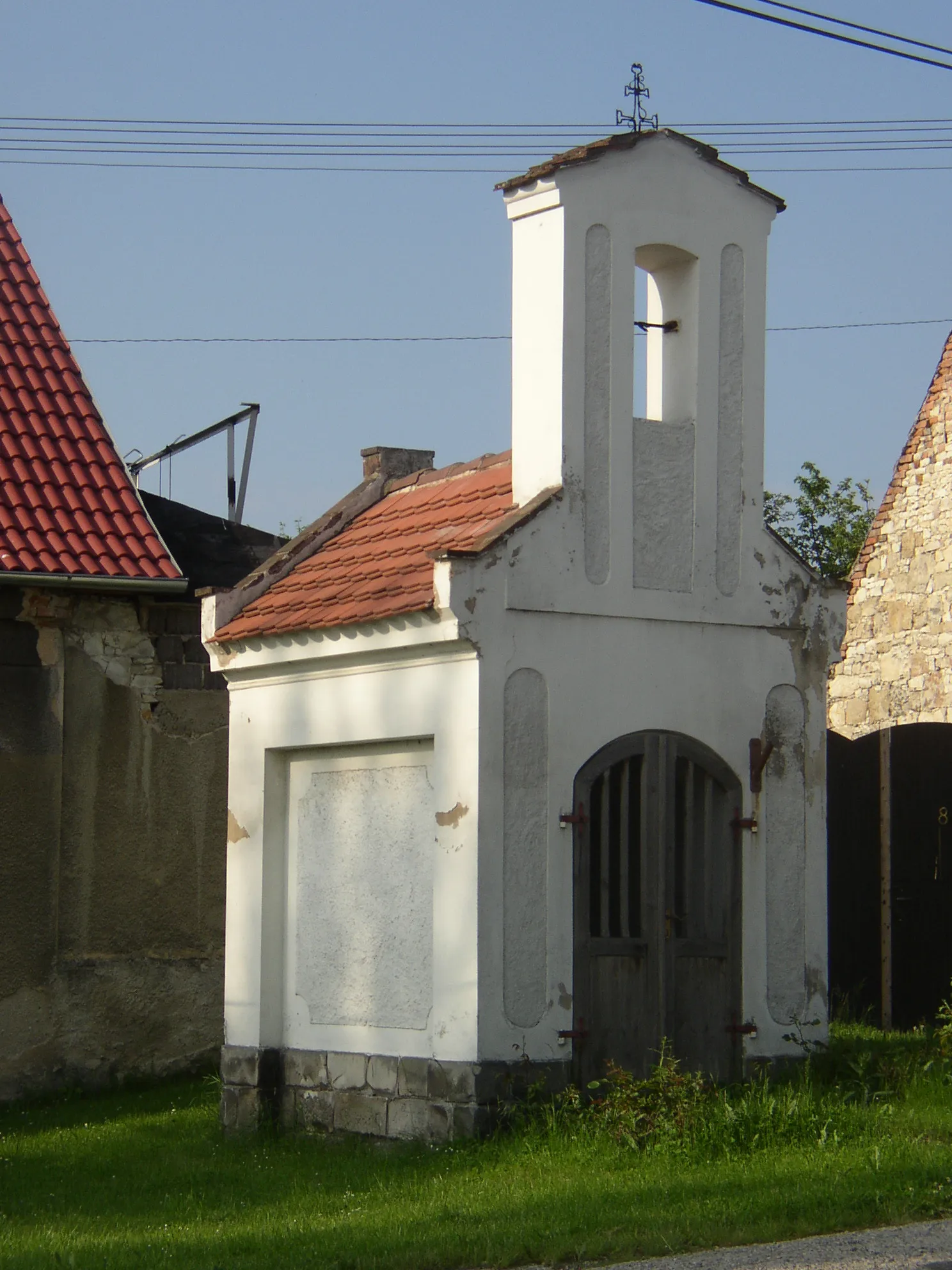 Photo showing: Chapel in village of Hvězda, part of Malíkovice municipality, Kladno District, Czech Republic.