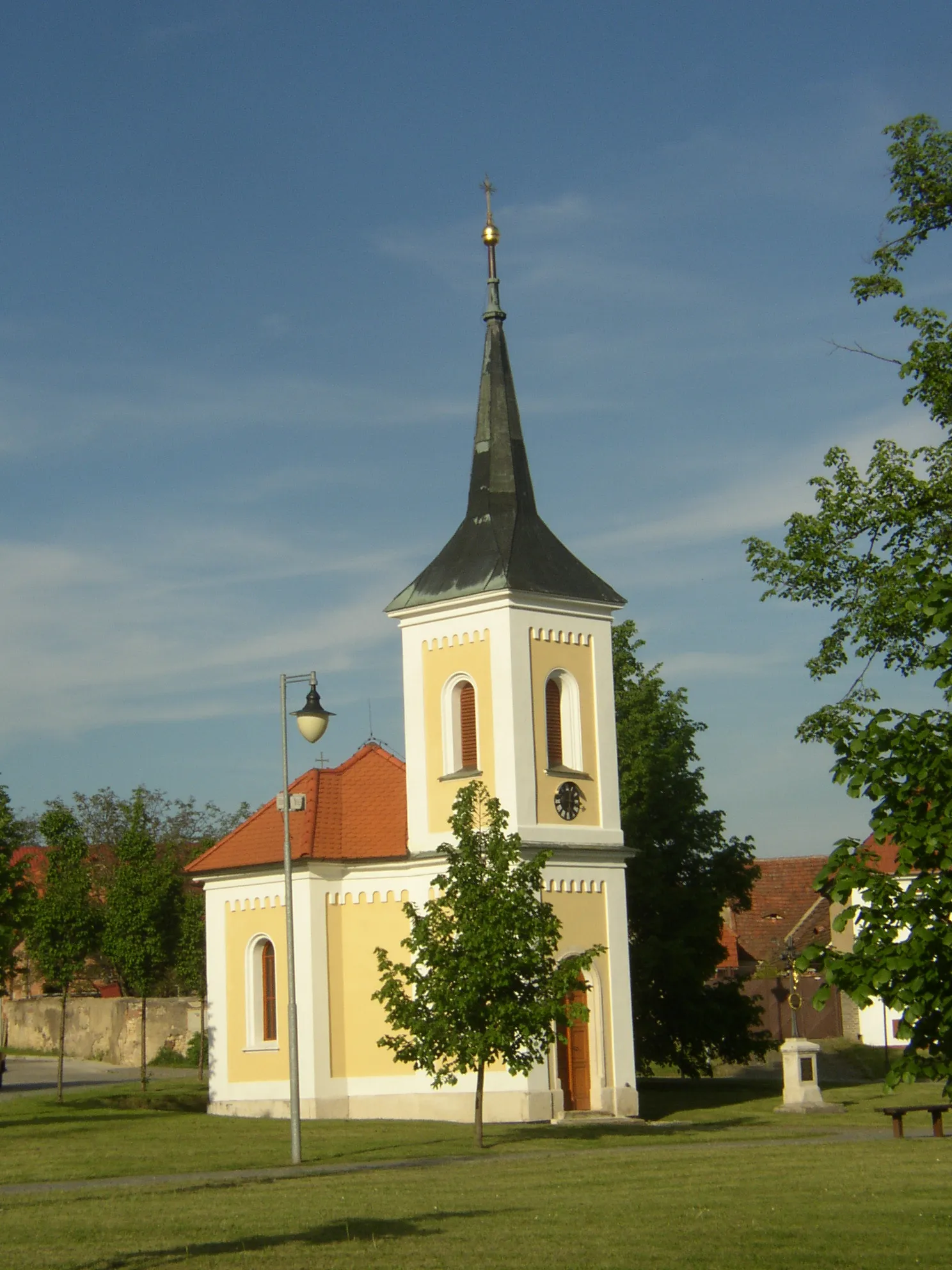 Photo showing: Chapel of St. Florian in village of Kyšice, Kladno District, Central Bohemian Region, Czech Republic.