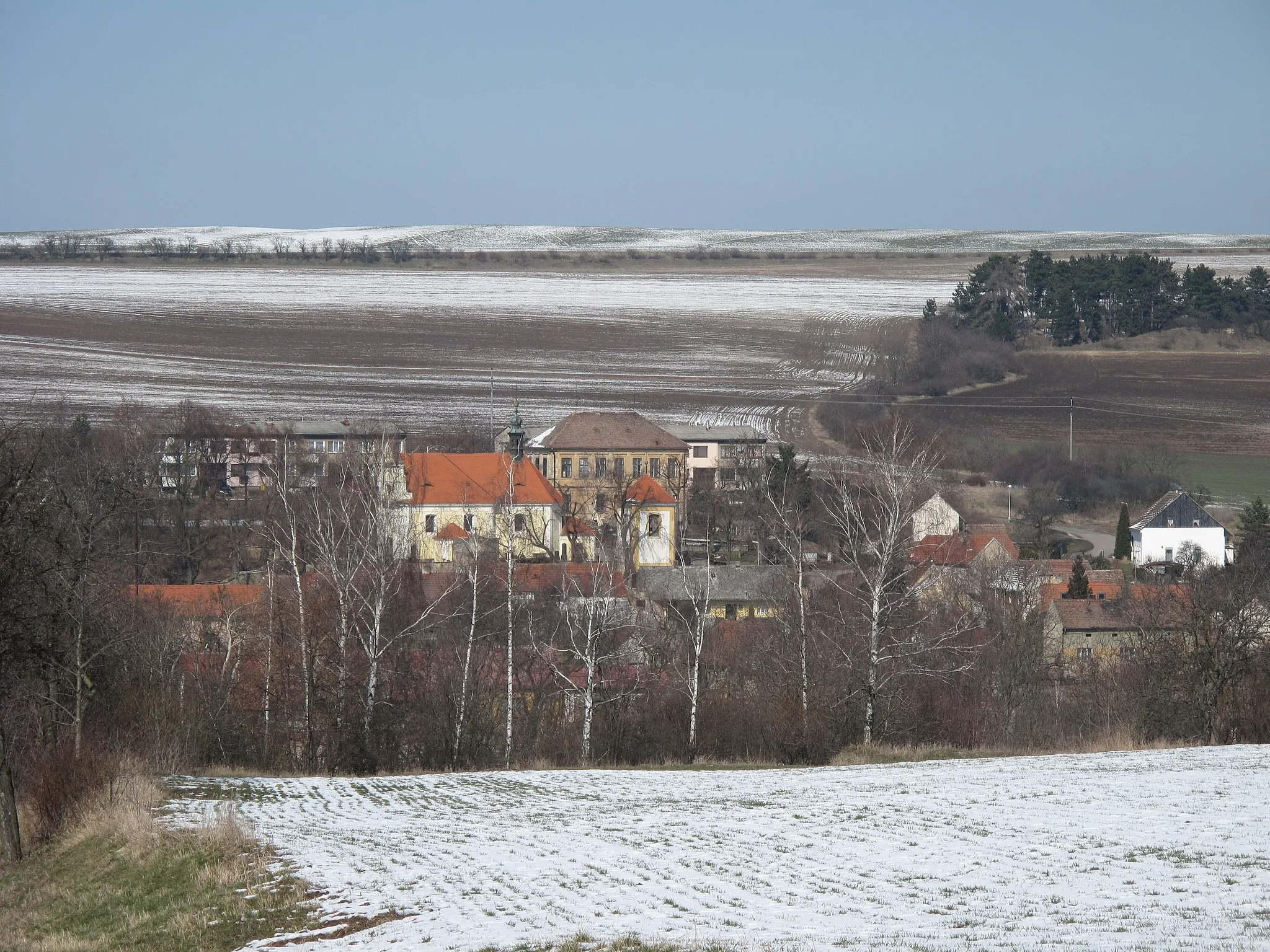 Photo showing: Páleček village as seen from the south, Kladno District, Czech Republic.