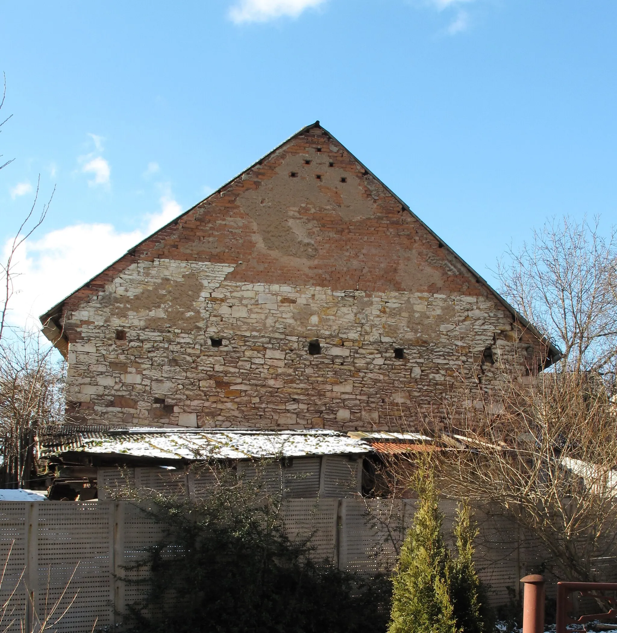Photo showing: Barn gabble in Jedomělice village, Kladno District, Czech Republic.